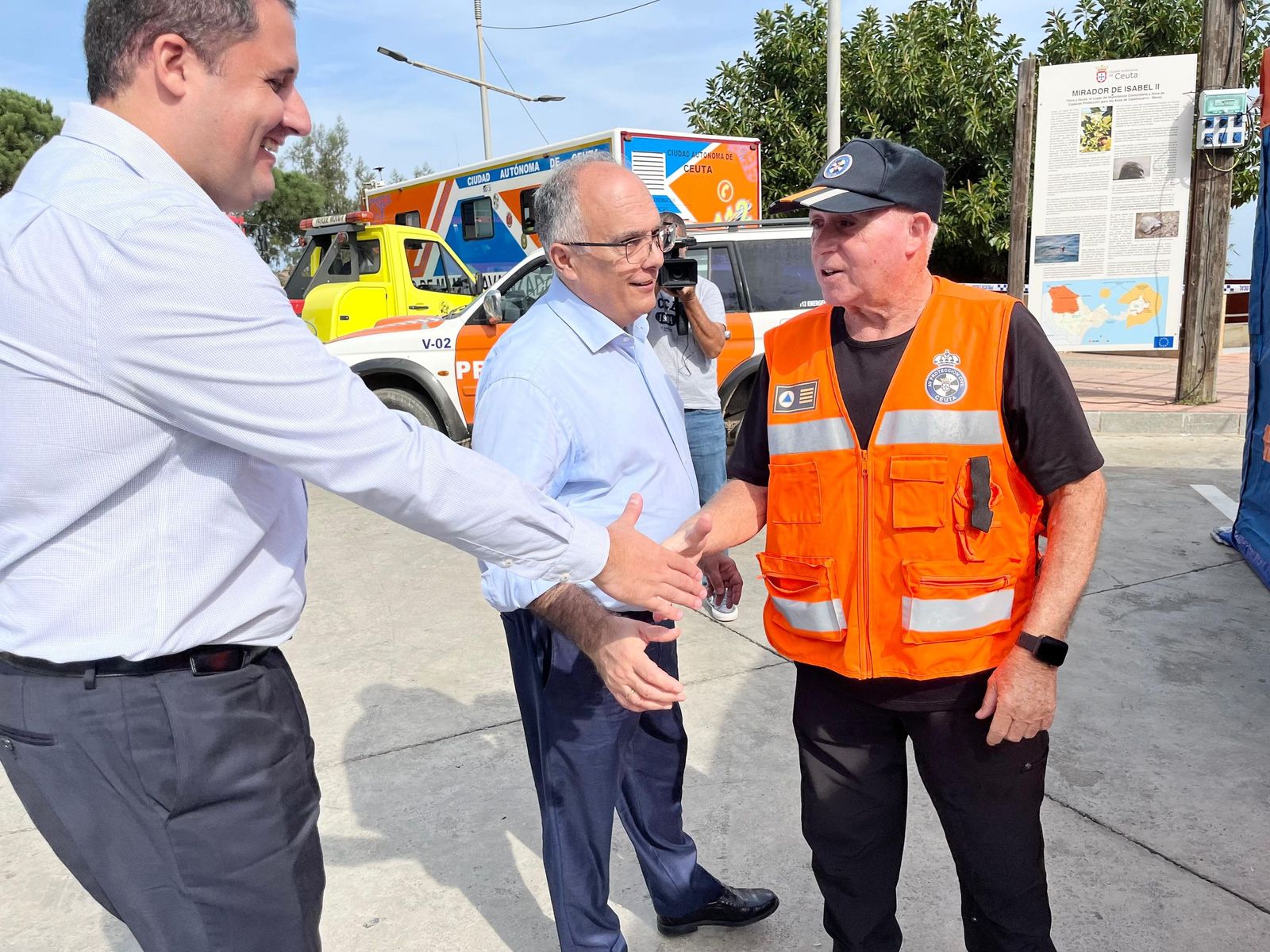 Una Mochila vivida con un ojo puesto en la preservación del entorno natural Una Mochila vivida con un ojo puesto en la preservación del entorno natural