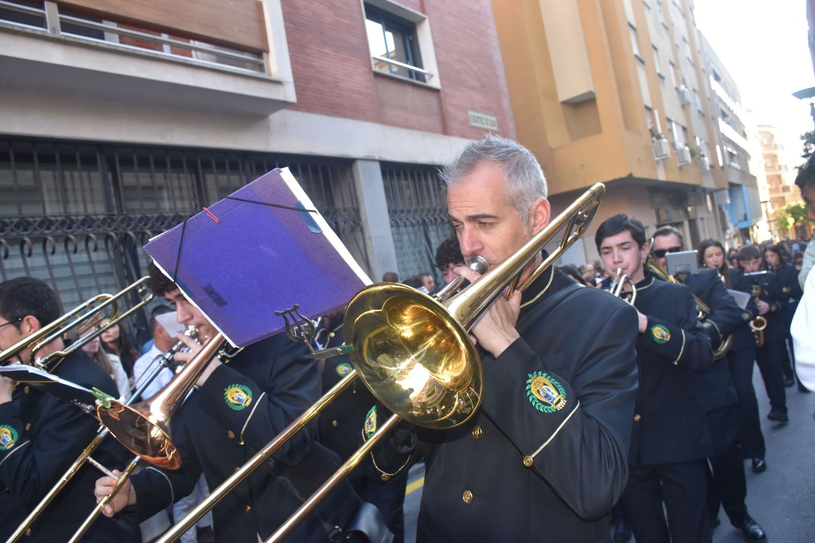 Aroma cofrade y estudiantil: Las Penas reina en el Jueves Santo