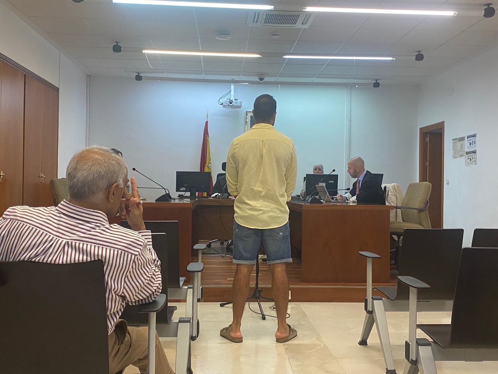 El acusado declara ante el tribunal.