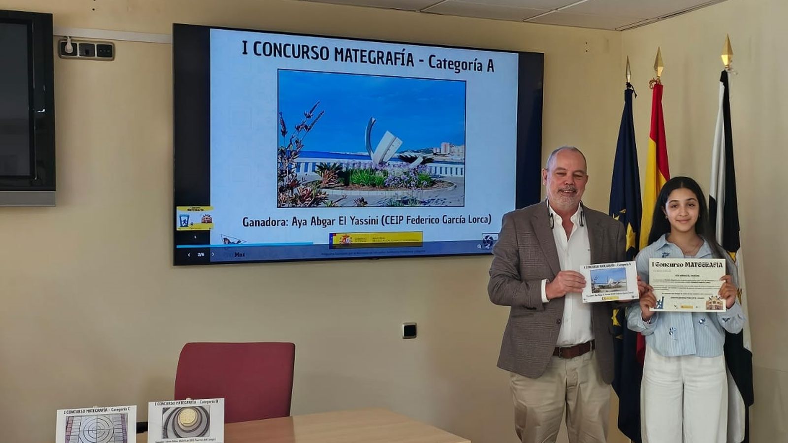 Guzmán junto a una ganadora del concurso