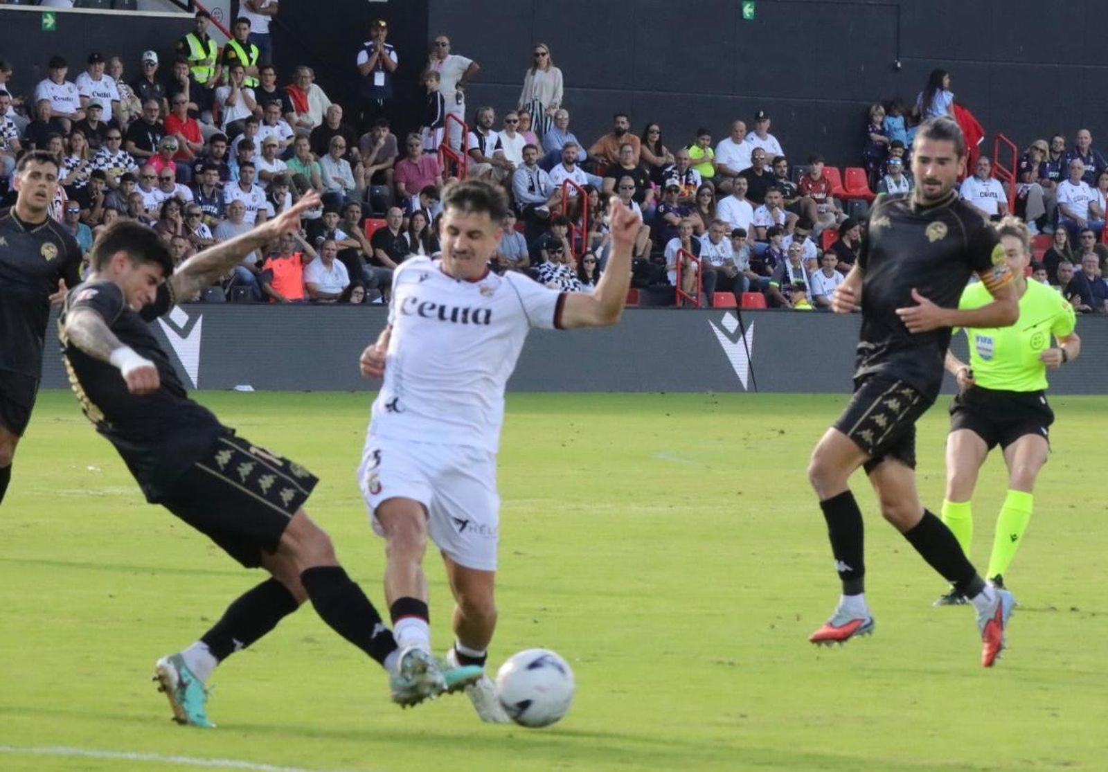 (1-2) Una AD Ceuta, espesa, pierde ante un buen Sabadell