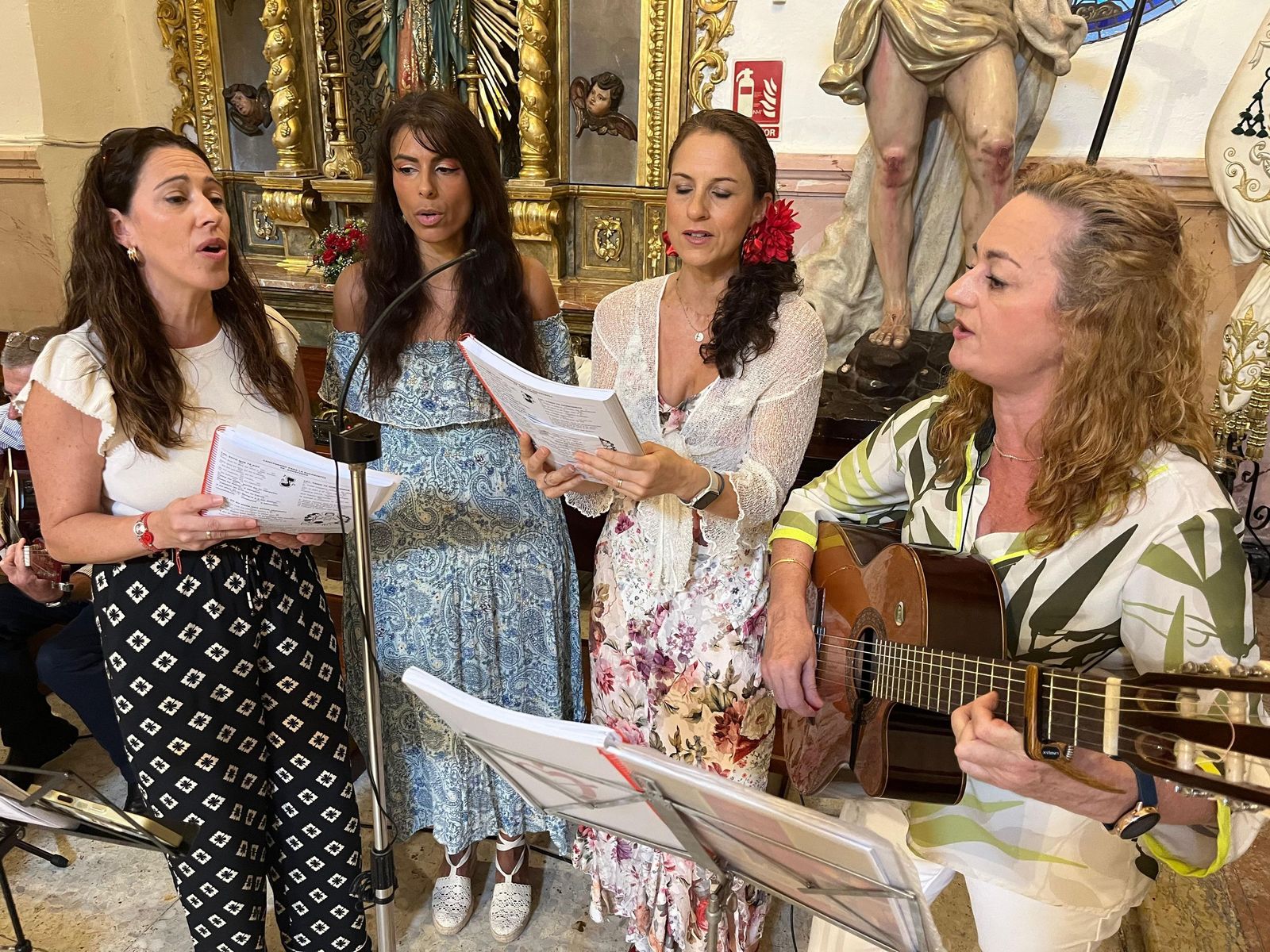 FOTOGALERÍA | Marta y Laslo se dan el 'sí quiero' ante la Patrona de Ceuta