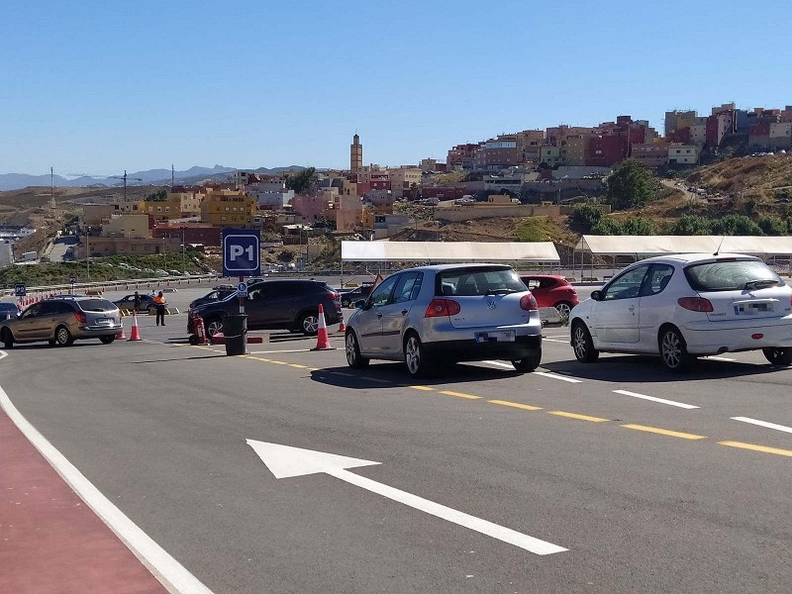 Vehículos de residentes en el carril habilitado para ellos / REDUAN