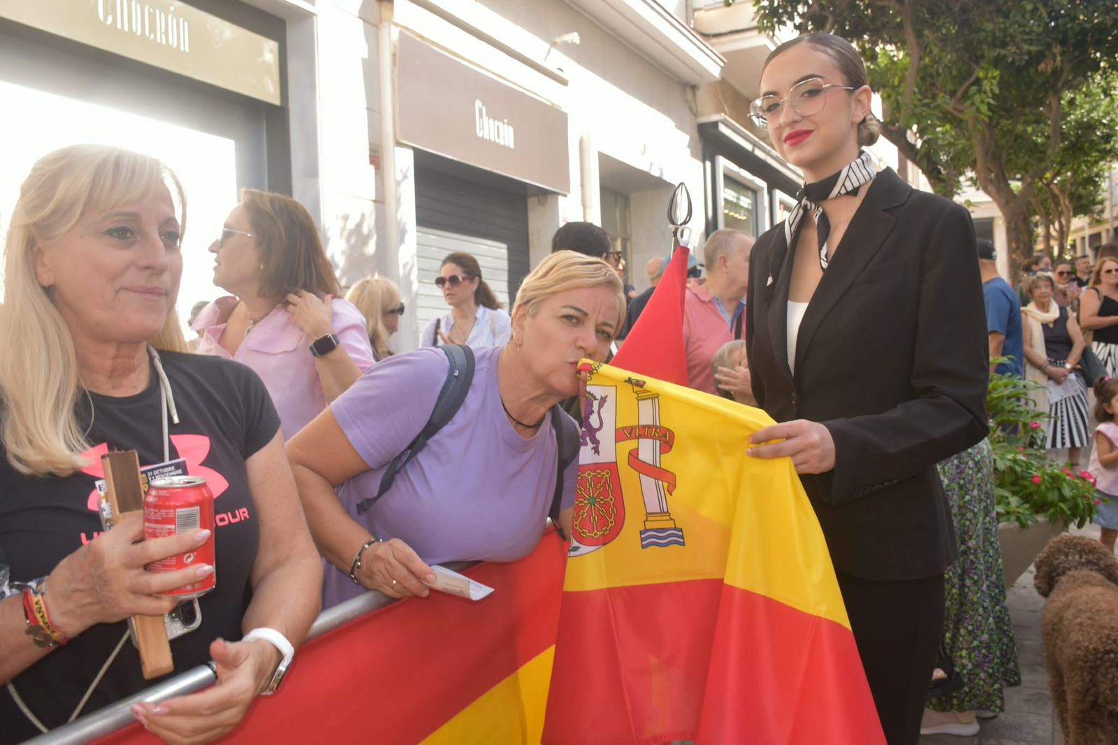 Multitud de ceutíes juran bandera de manera simbólica para mostrar su pertenencia a España