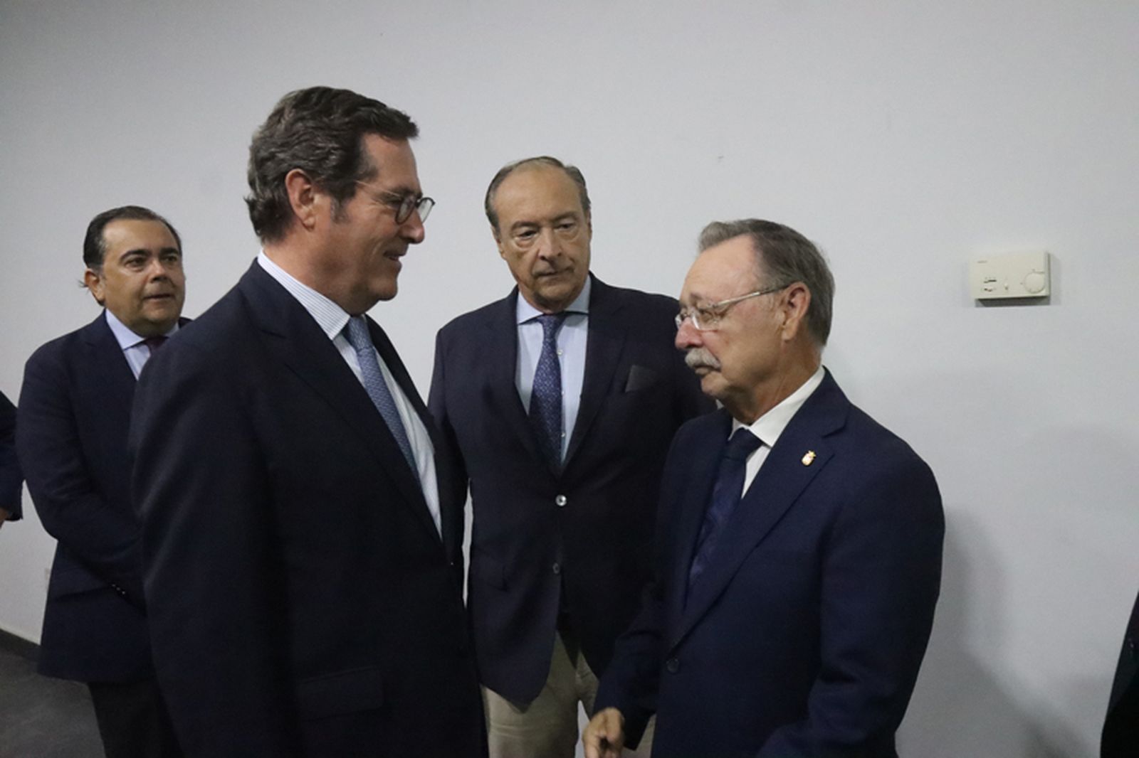 el presidente de la CEOE, Antonio Garamendi, junto al presidente Vivas en una imagen de archivo