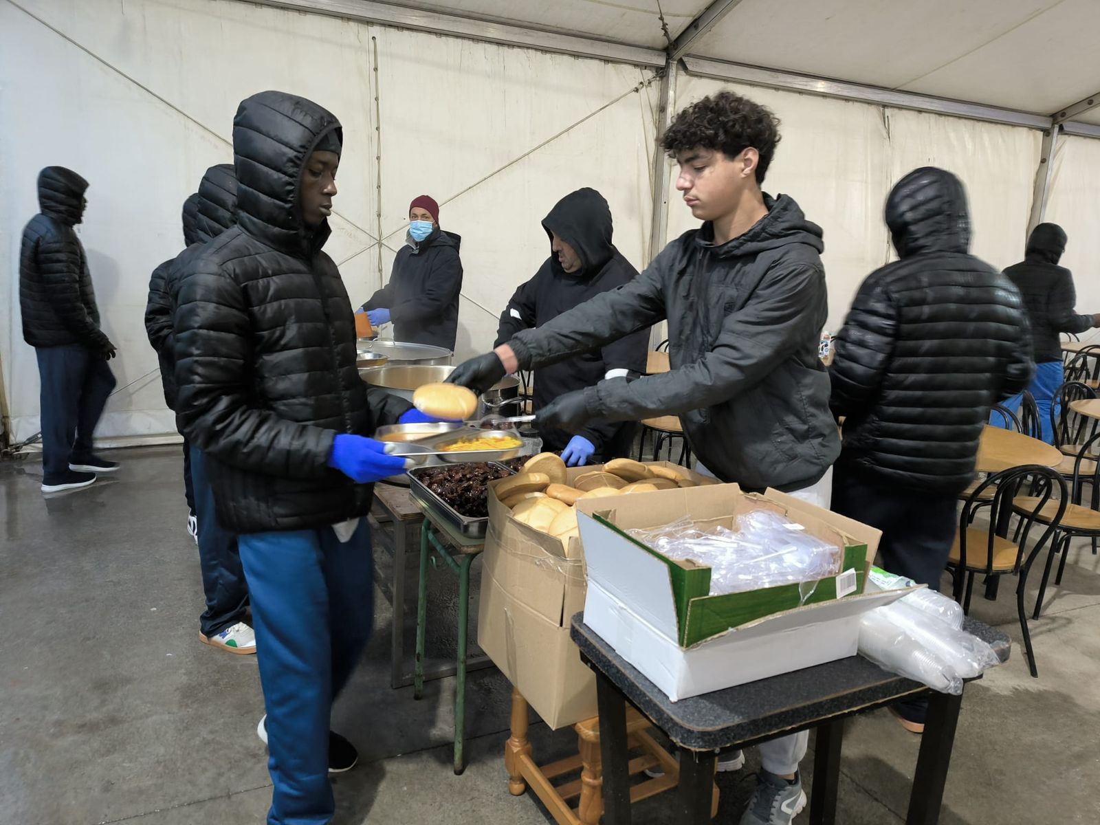La prensa ceutí disfruta de un delicioso iftar en comunidad y de la mano de Luna Blanca