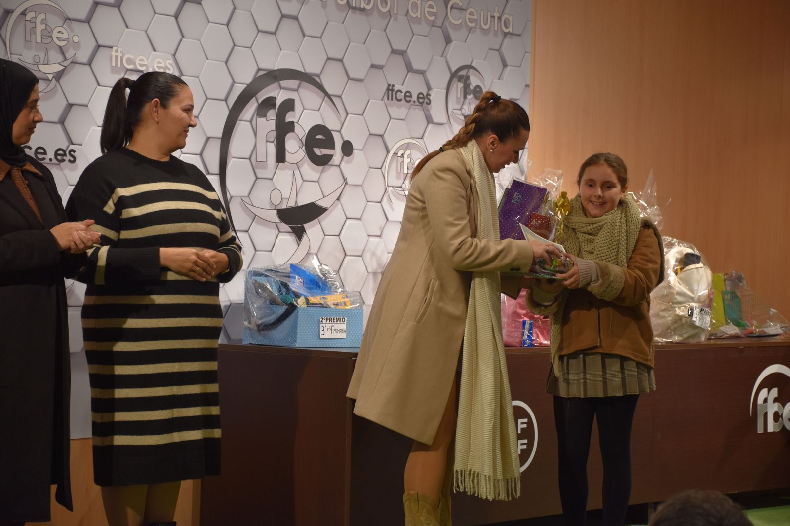 La entrega de premios de la FAMPA por la confección de tarjetas navideñas, en imágenes