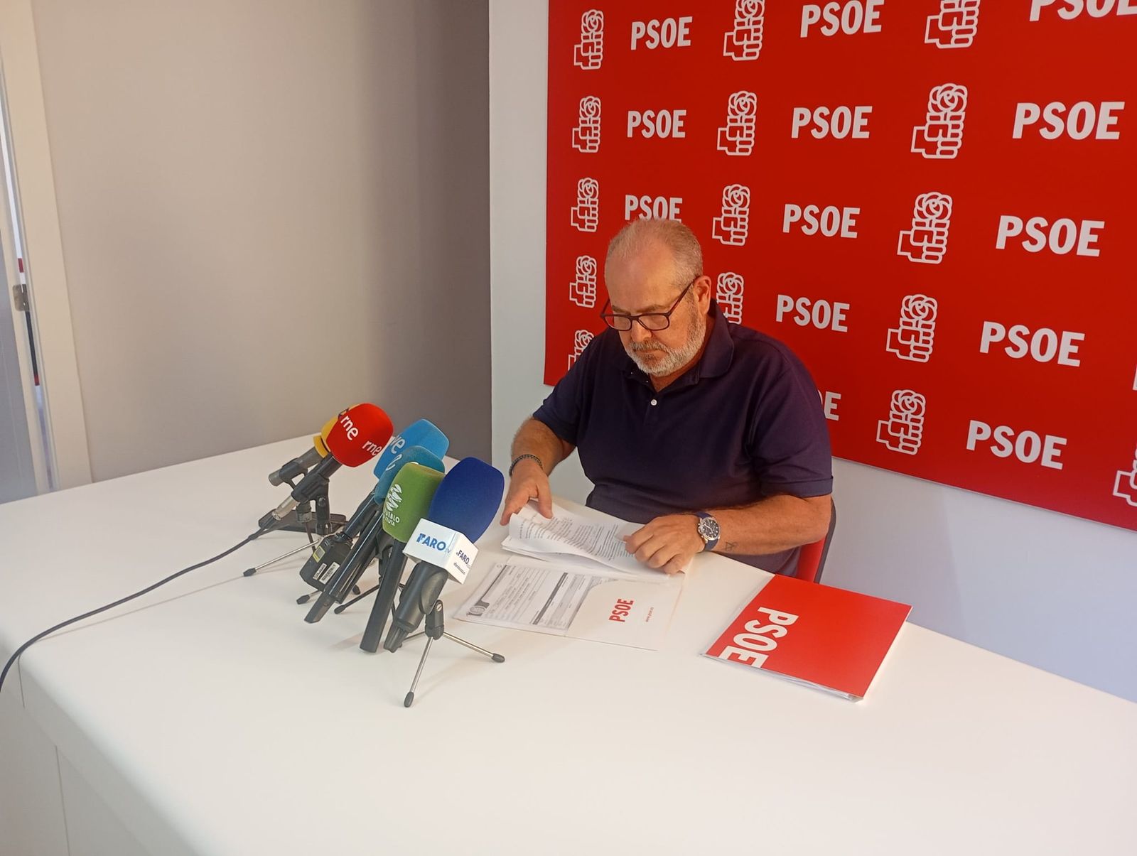 El secretario de Organización del PSOE durante su comparecencia