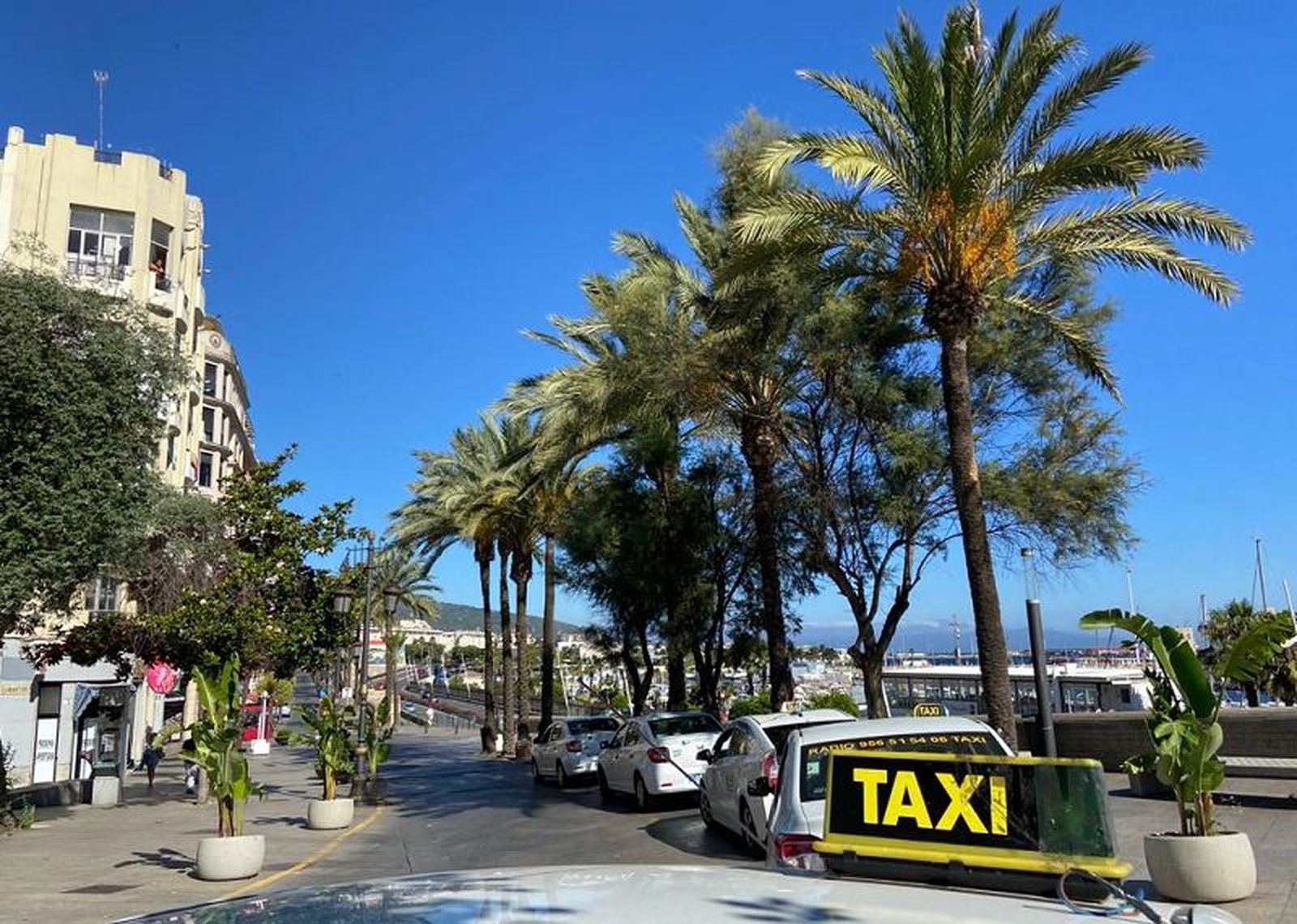 8936_9574_3936_taxis