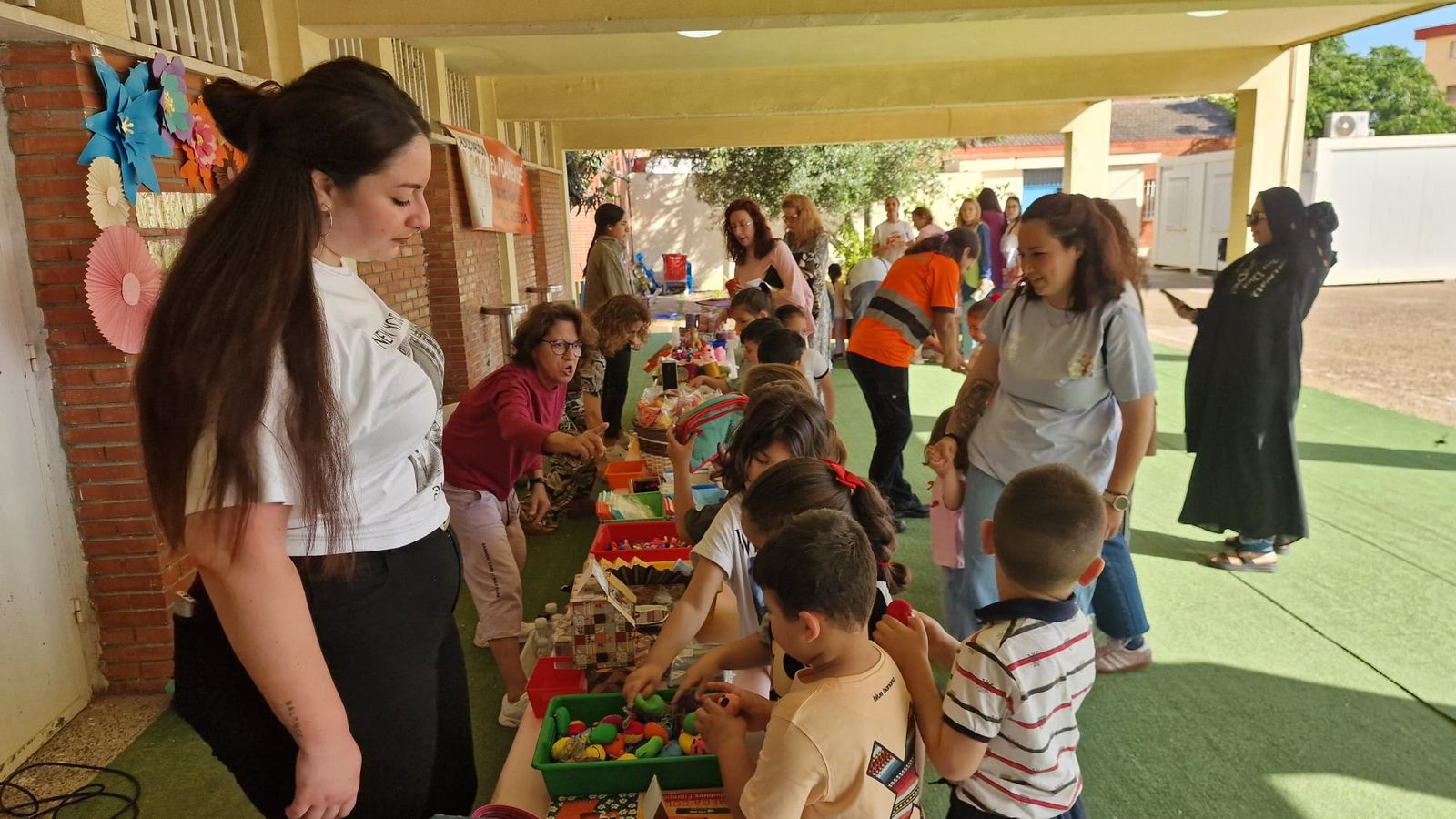 El CEIP Juan Morejón celebró este jueves su IV Mercadillo Solidario a beneficio de la Asociación TDHA Ceuta