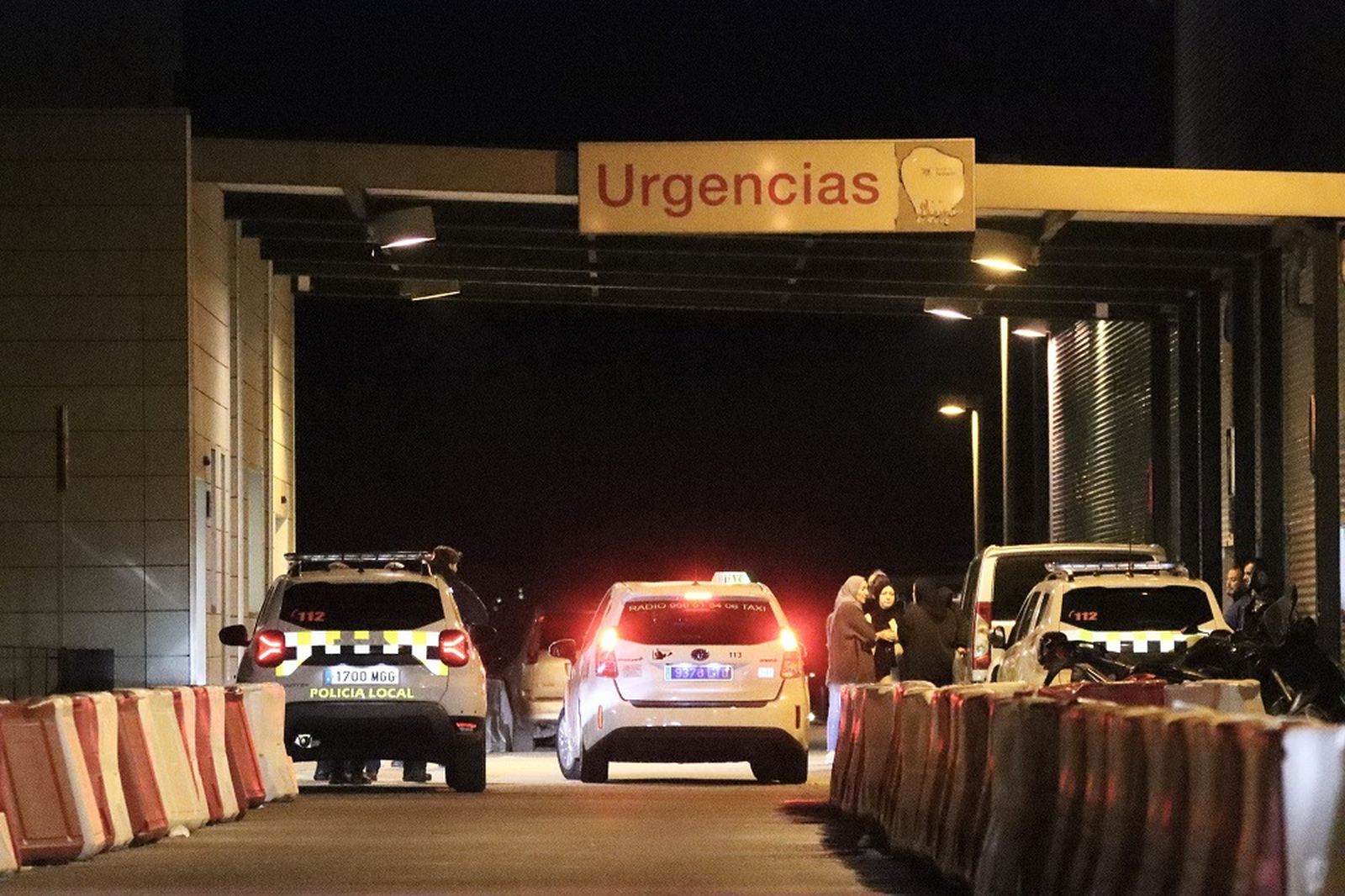 Puerta del servicio de Urgencias del Hospital Universitario en la noche del jueves.