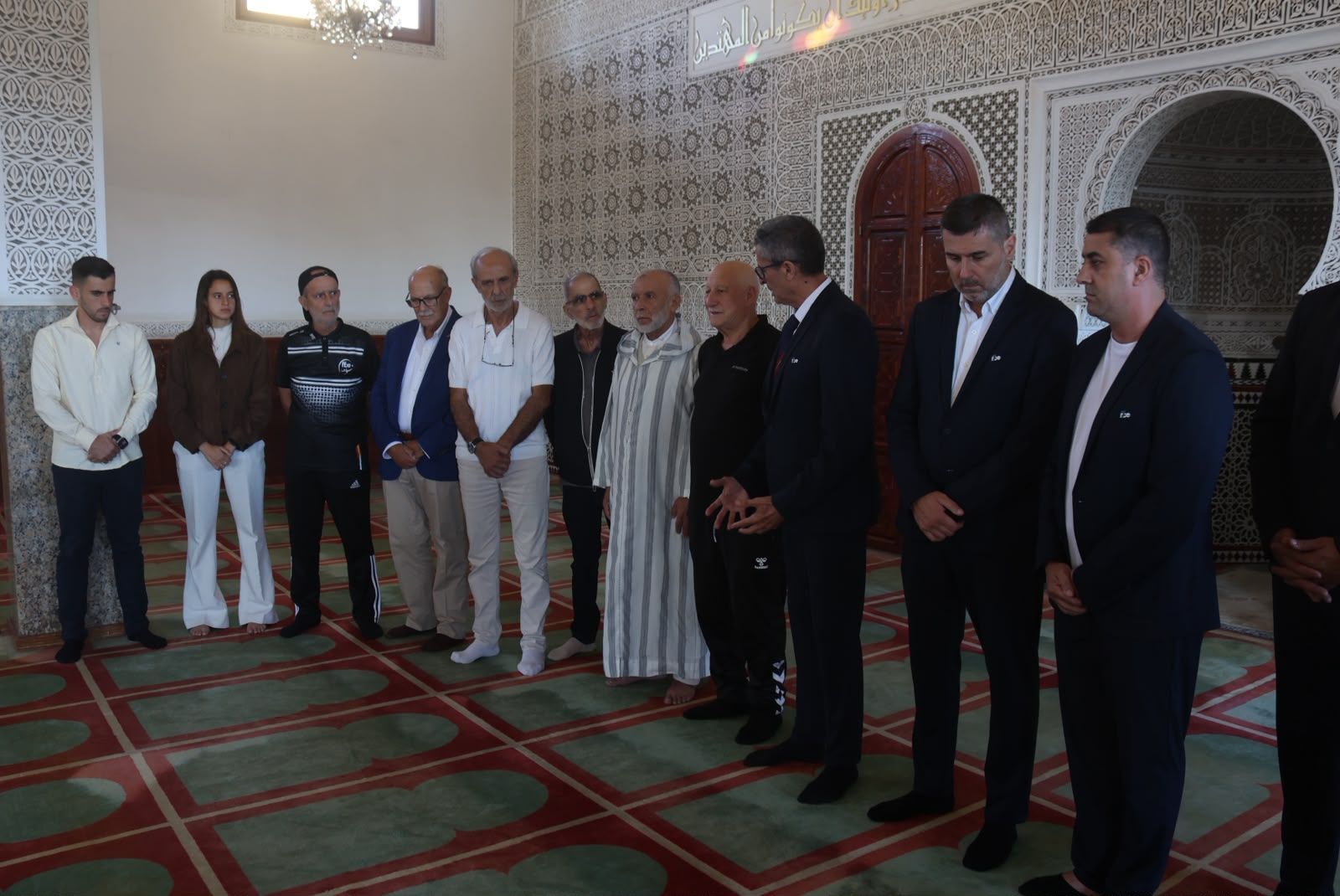 Ofrenda a la patrona y plegaria en Sidi Embarek