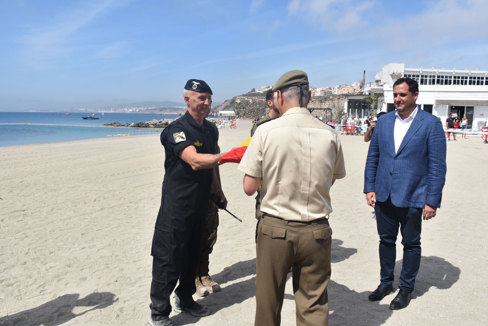 FOTOGALERÍA | Ceuta mira al cielo para celebrar a sus Fuerzas Armadas