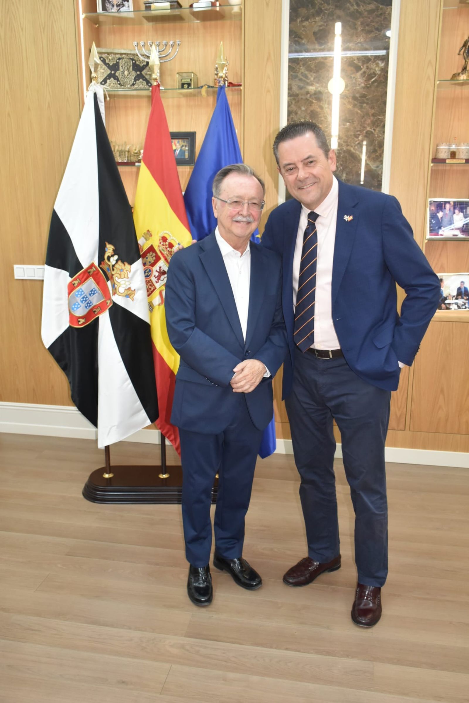 El presidente Juan Vivas recibe en el palacio autonómico a Roncero