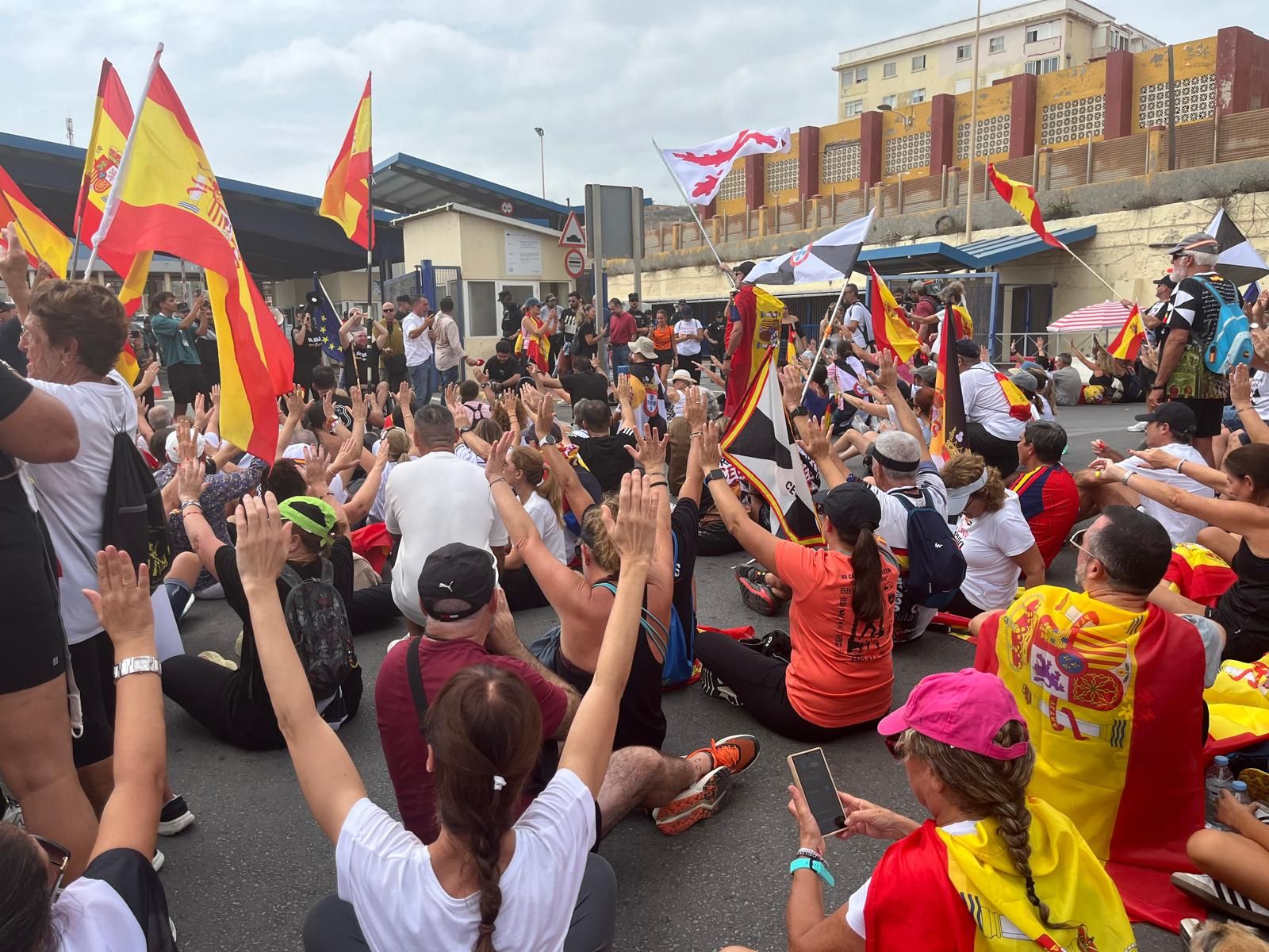 Ceuta vuelve a echarse a las calles para recordar que "Un caballa nunca se rinde"