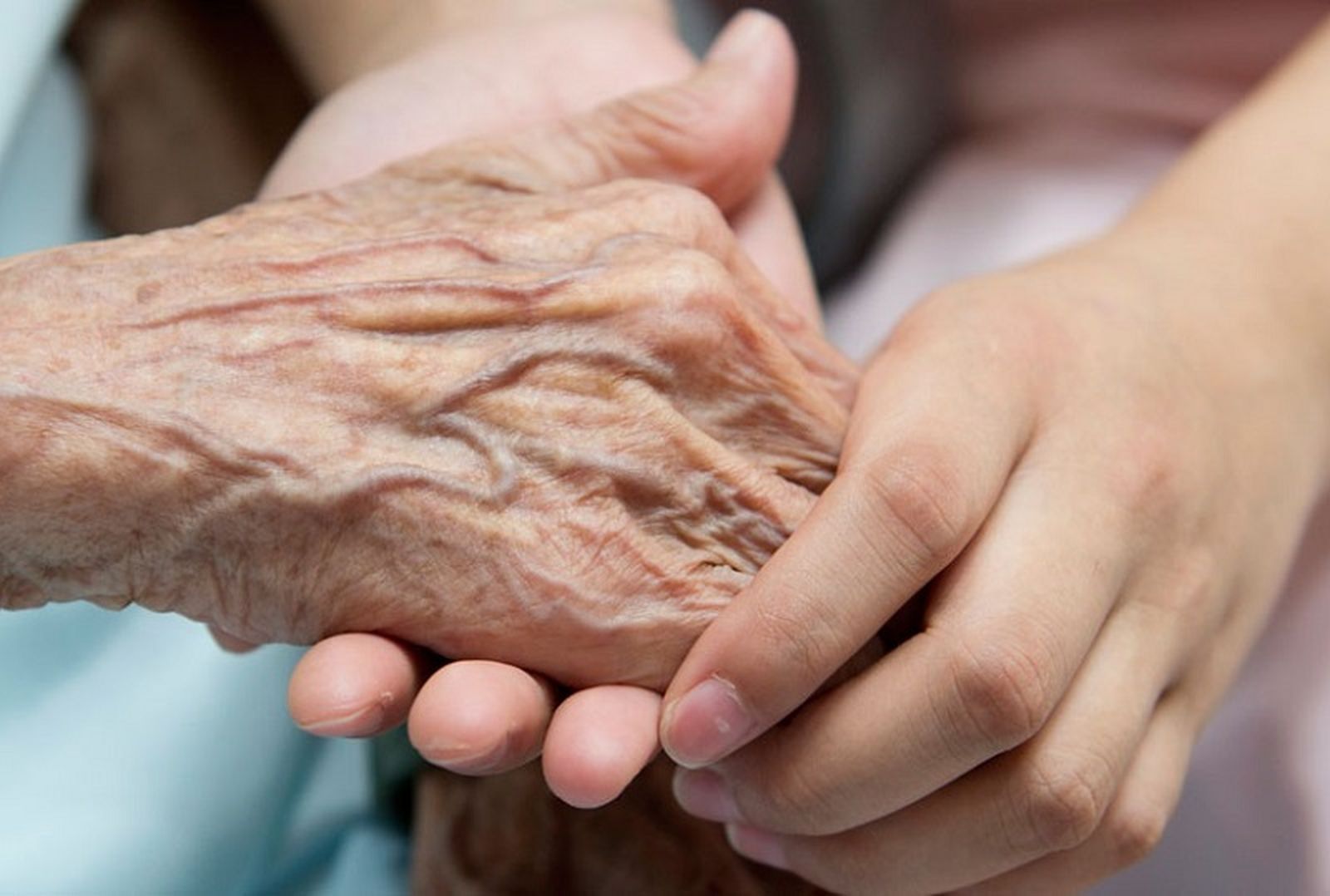 El dispositivo estará destinado prioritariamente a personas mayores de 60 años y a personas con discapacidad física, psíquica o sensorial que presenten movilidad reducida