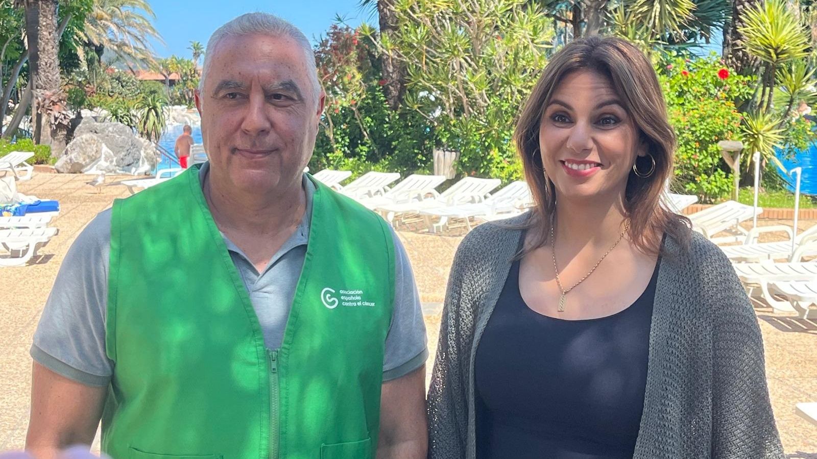 El presidente de la AECC, Jesús Ferreiro, y la consejera Nabila Benzina