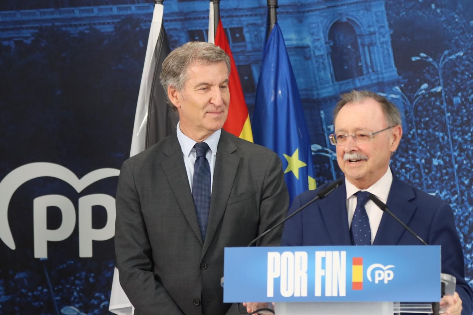 Juan Vivas presenta a Alberto Núñez Feijóo en el primer acto de precampaña antes de las elecciones del 29-N