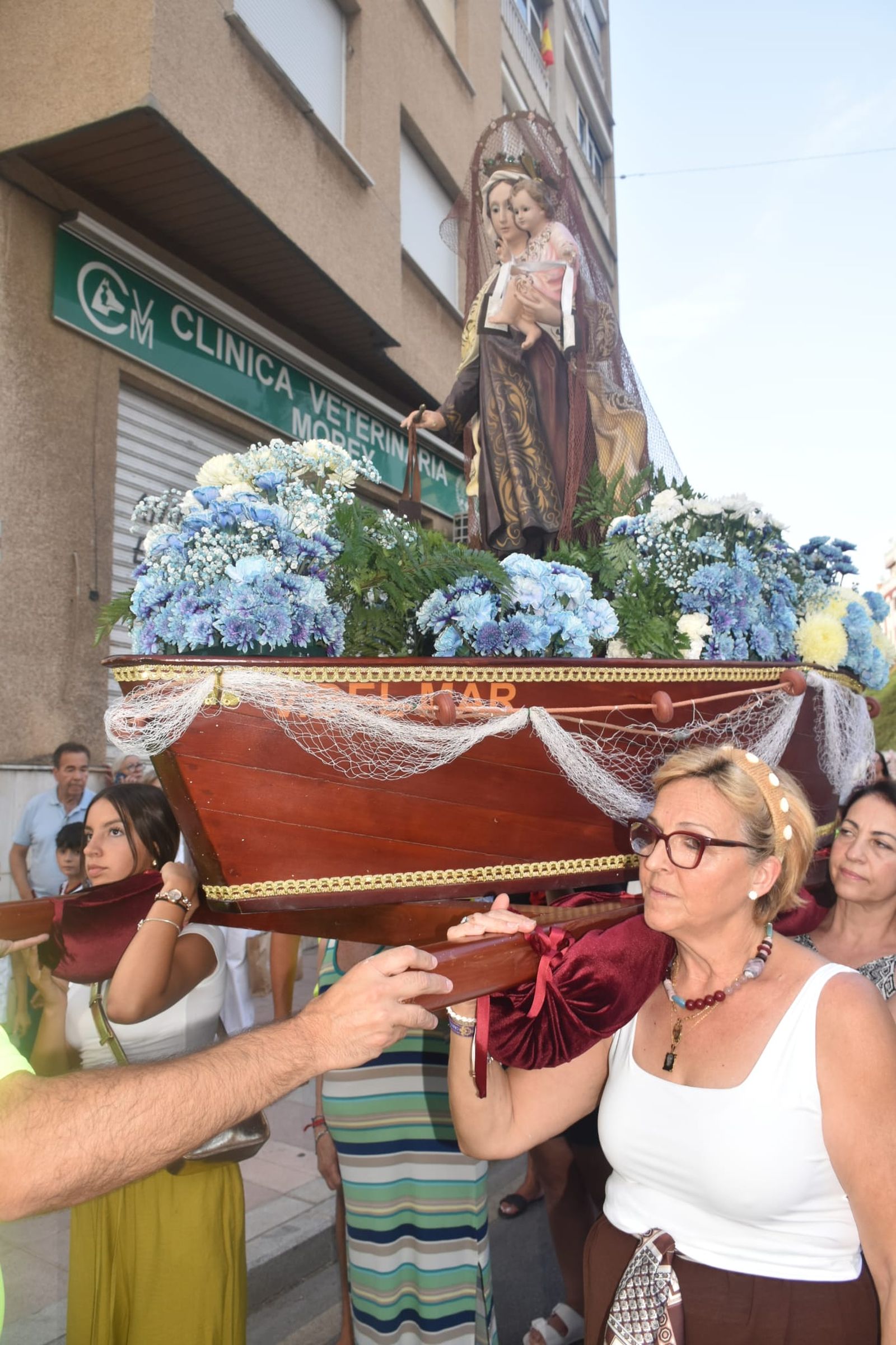La Virgen del Carmen del Puerto encandila la barriada de Villajovita