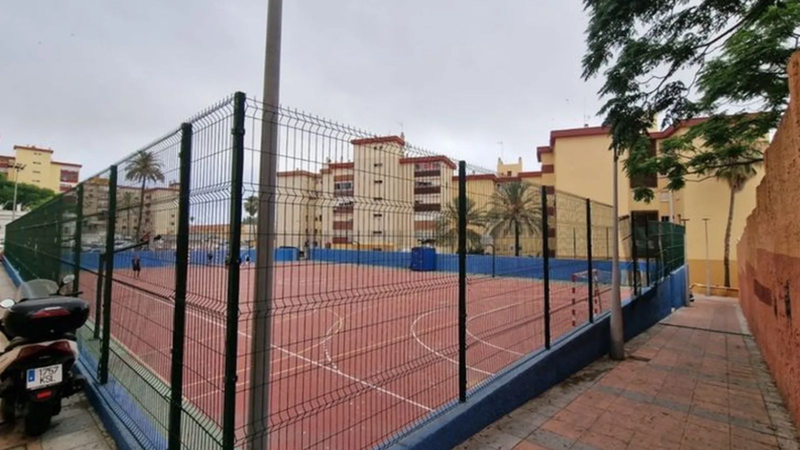 La pista deportiva del Polígono Virgen de África será cubierta con una inversión superior al millón de euros La pista deportiva del Polígono Virgen de África será cubierta con una inversión superior al millón de euros