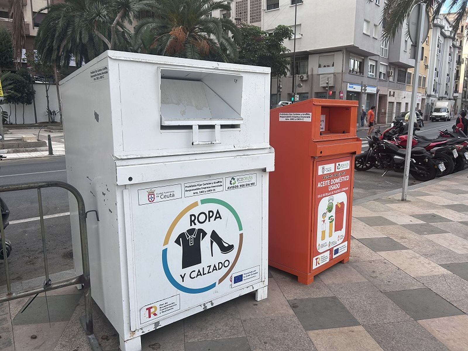 Contenedores de ropa usada instalados por las diferentes barriadas de Ceuta
