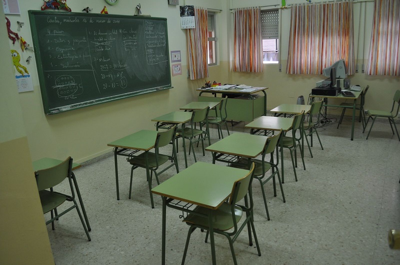 840_aula-colegio-vacia