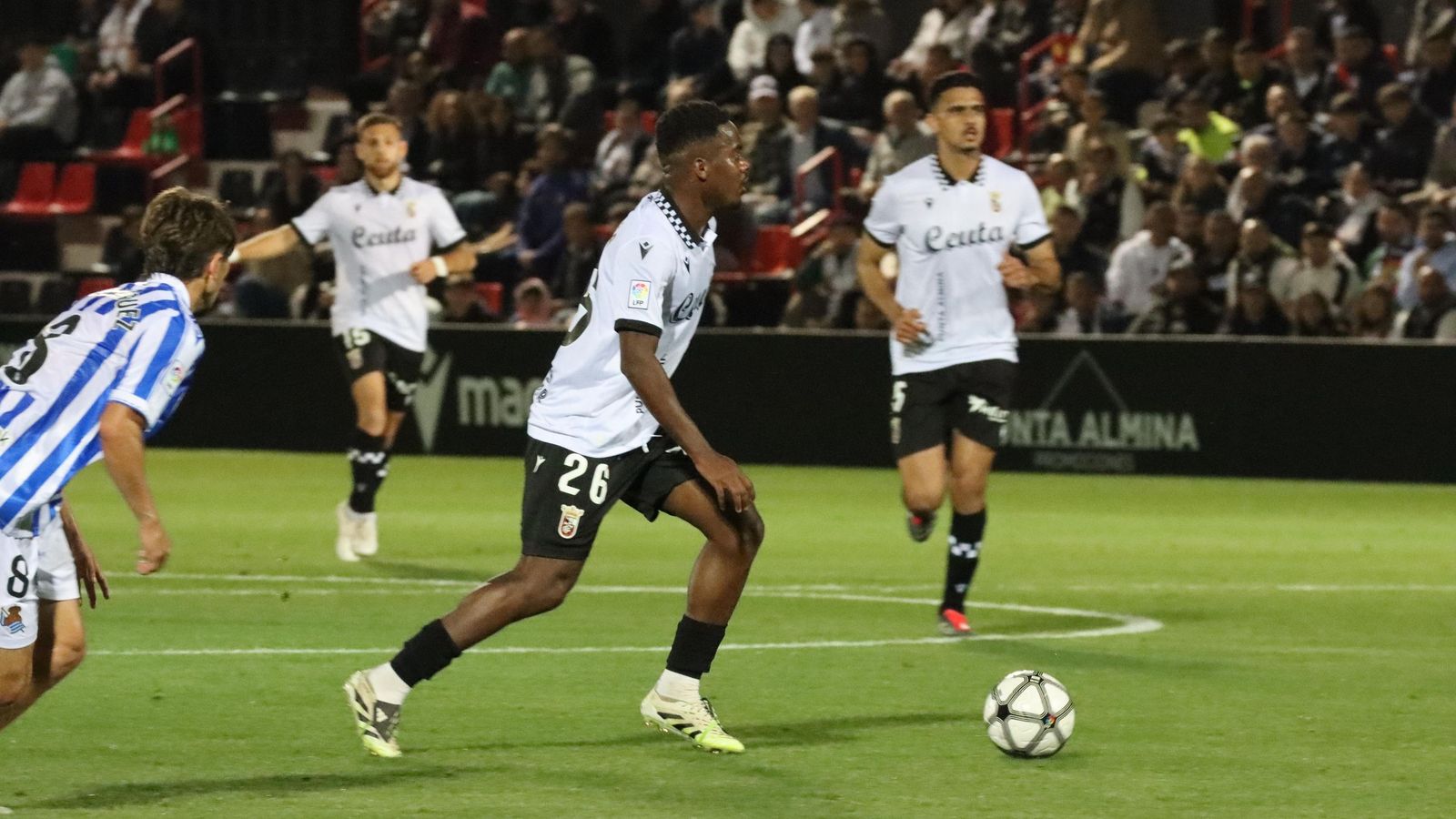 (0-0) El Ceuta domina, el Sanse golpea y ninguno encuentra el gol