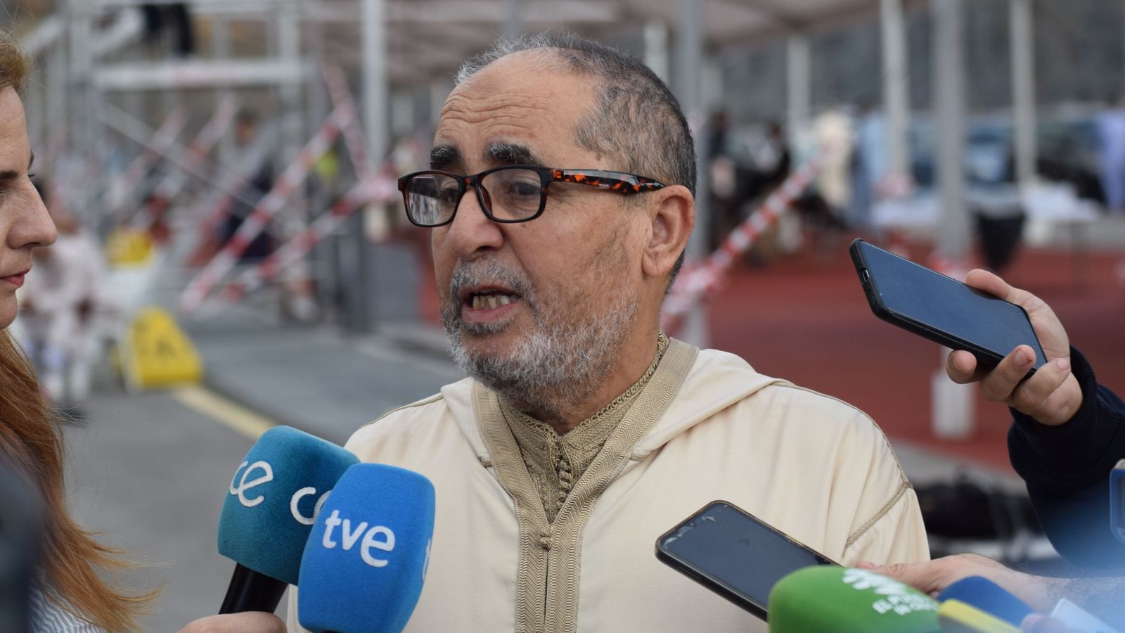 Hamido Mohamed atendiendo a los medios este miércoles