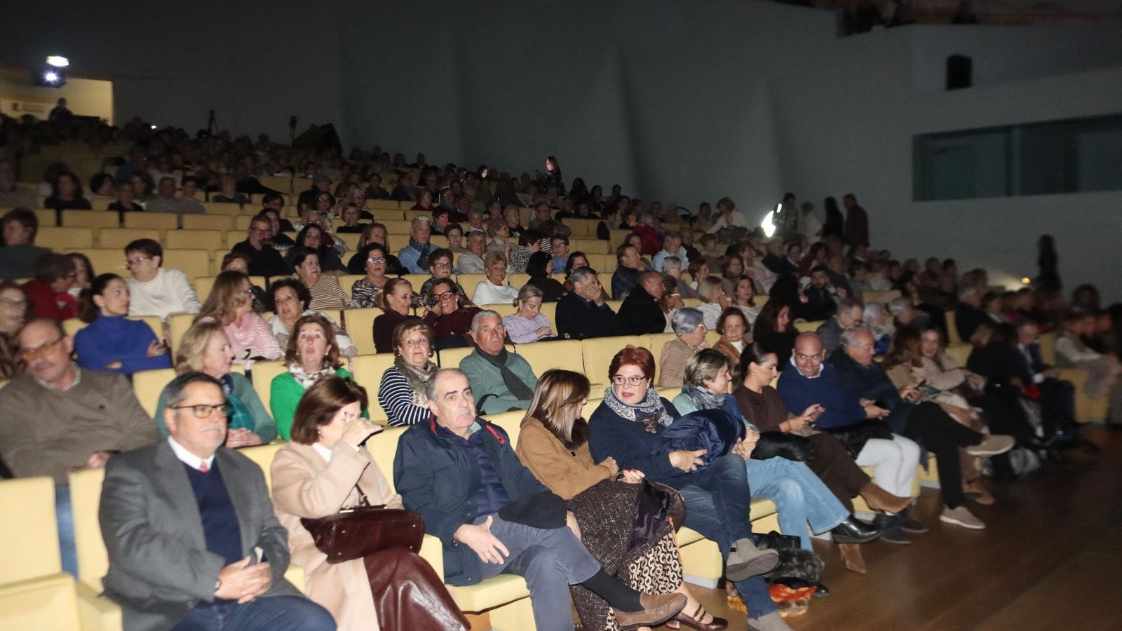 Farrucos y Fernández presentan "navidad en familia", la zambombá en el teatro del Revellín
