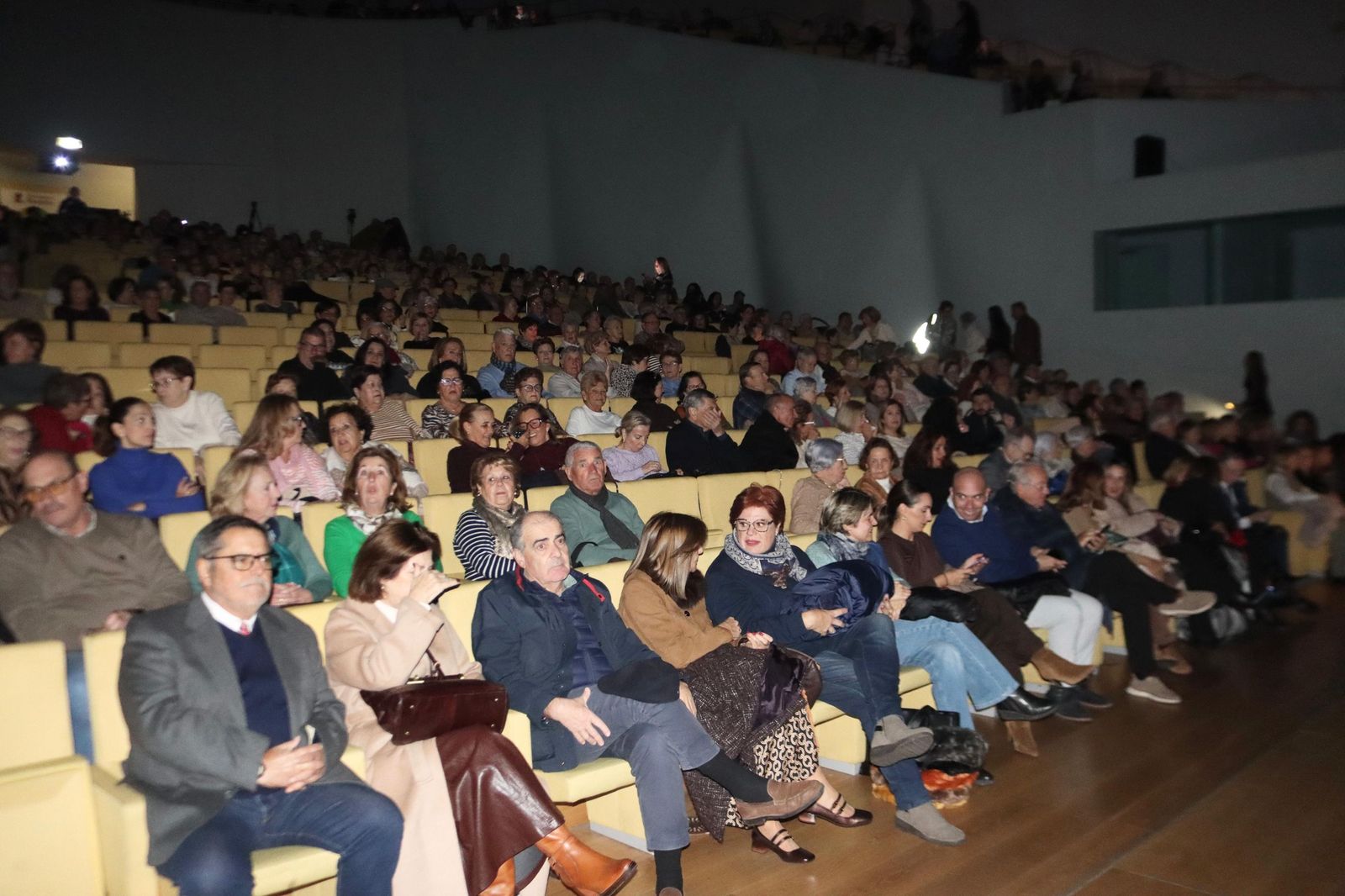 Farrucos y Fernández presentan "navidad en familia", la zambombá en el teatro del Revellín