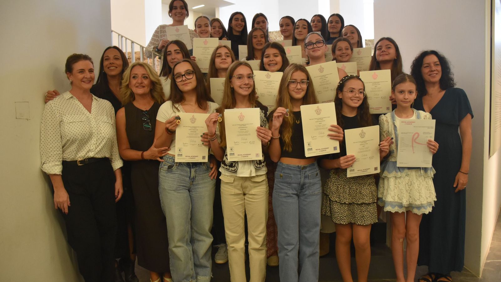 Entrega de diplomas de la Royal Academy of Dance a alumnas de la Escuela de Danza de Rosa Founaud Entrega de diplomas de la Royal Academy of Dance a alumnas de la Escuela de Danza de Rosa Founaud