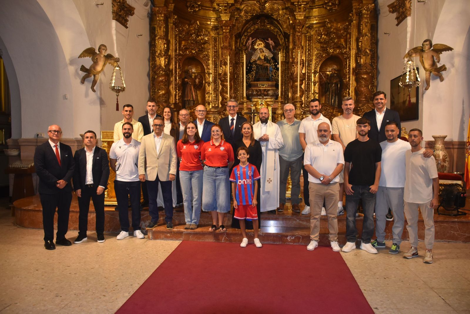 Ofrenda a la patrona y plegaria en Sidi Embarek
