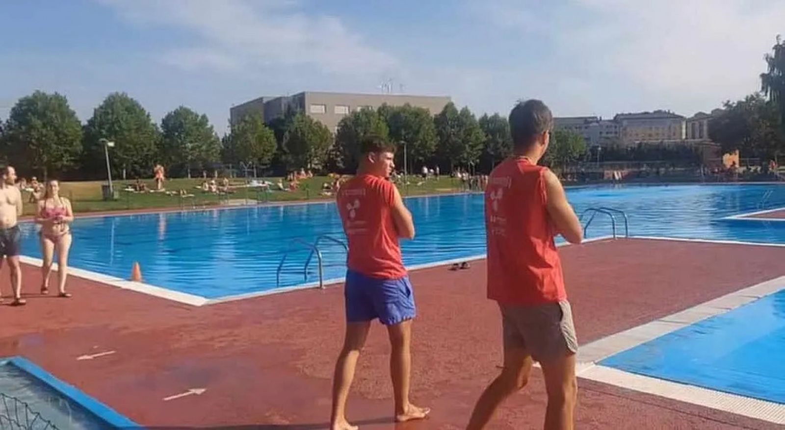 3050_piscina-defecada