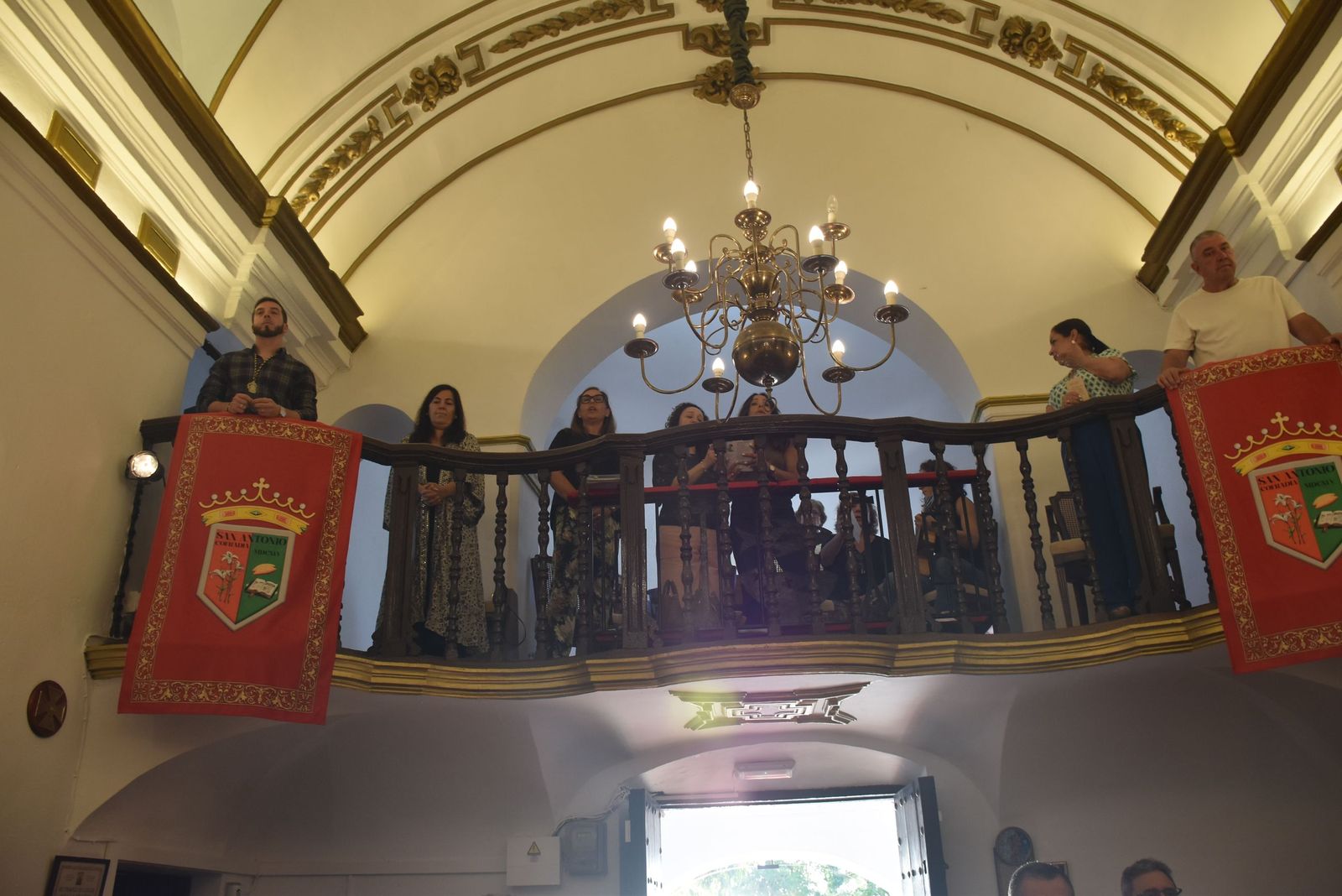 San Antonio enciende la cuenta atrás de su festividad con el inicio del triduo y el alumbrado extraordinario