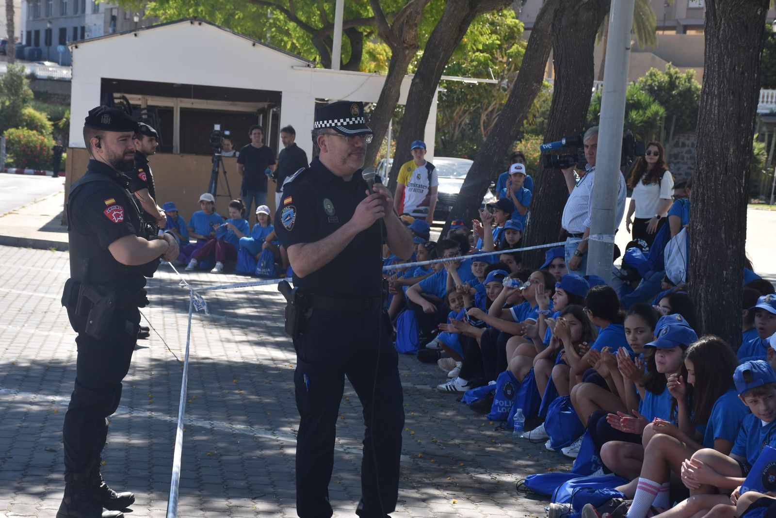 La Policía Local deslumbra a los pequeños de varios centros escolares