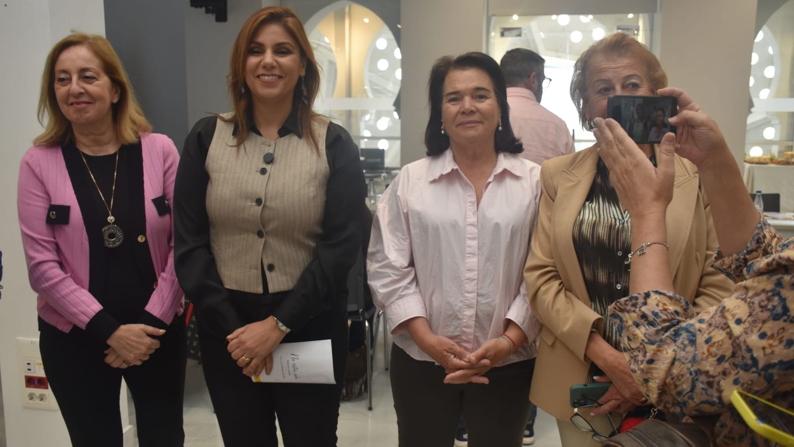 Benzina junto a miembros de sus dos consejerías