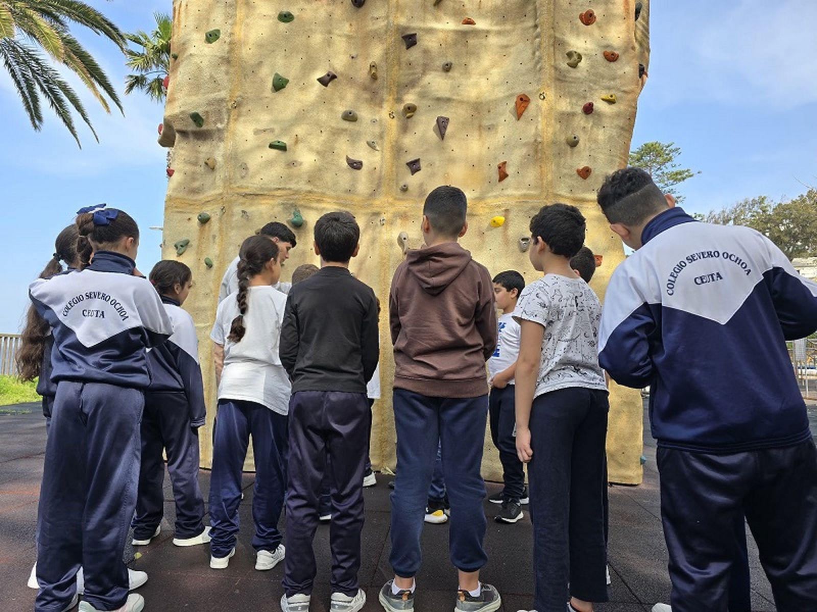 Más de 500 escolares de Ceuta participan en las jornadas de iniciación a los deportes de montaña organizadas por la FDMEC