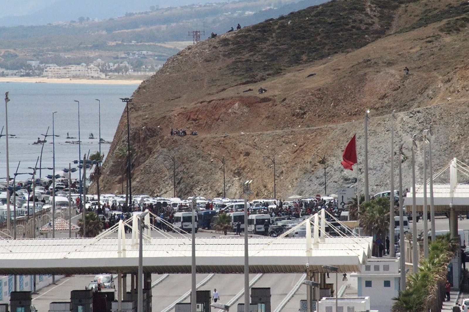 Imagen de archivo de la frontera del Tarajal con Marruecos. / FOTO E.P.