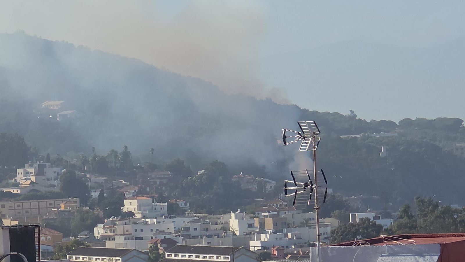 Imagen del incendio declarado esta tarde