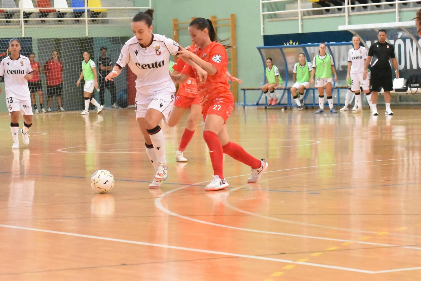 El Ceuta femenino deja escapar una merecida victoria en su debut en casa