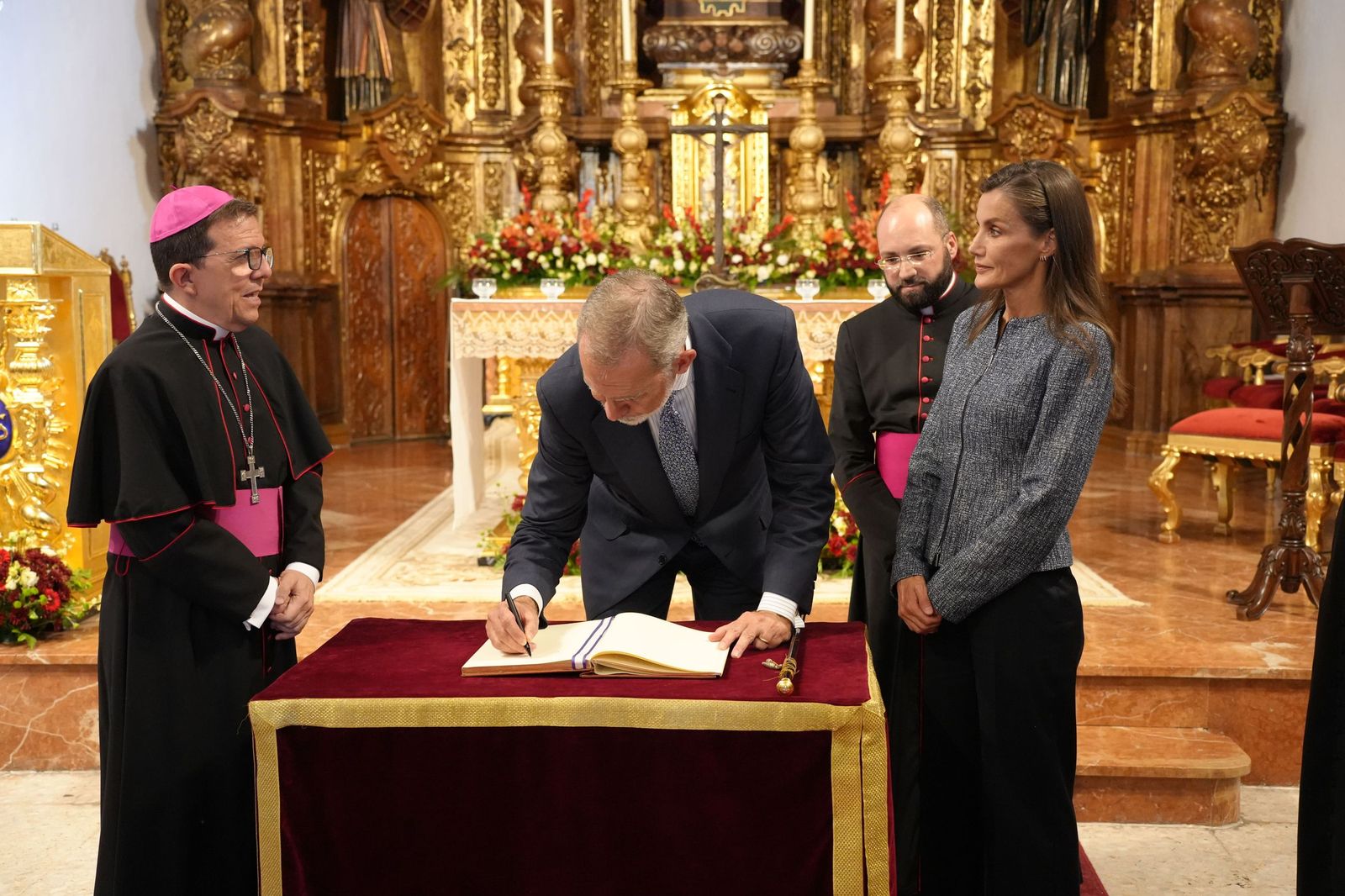 Los Reyes visitan el Santuario de África