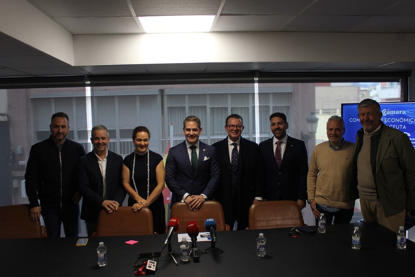 Foto de familia de la presentación del balance.