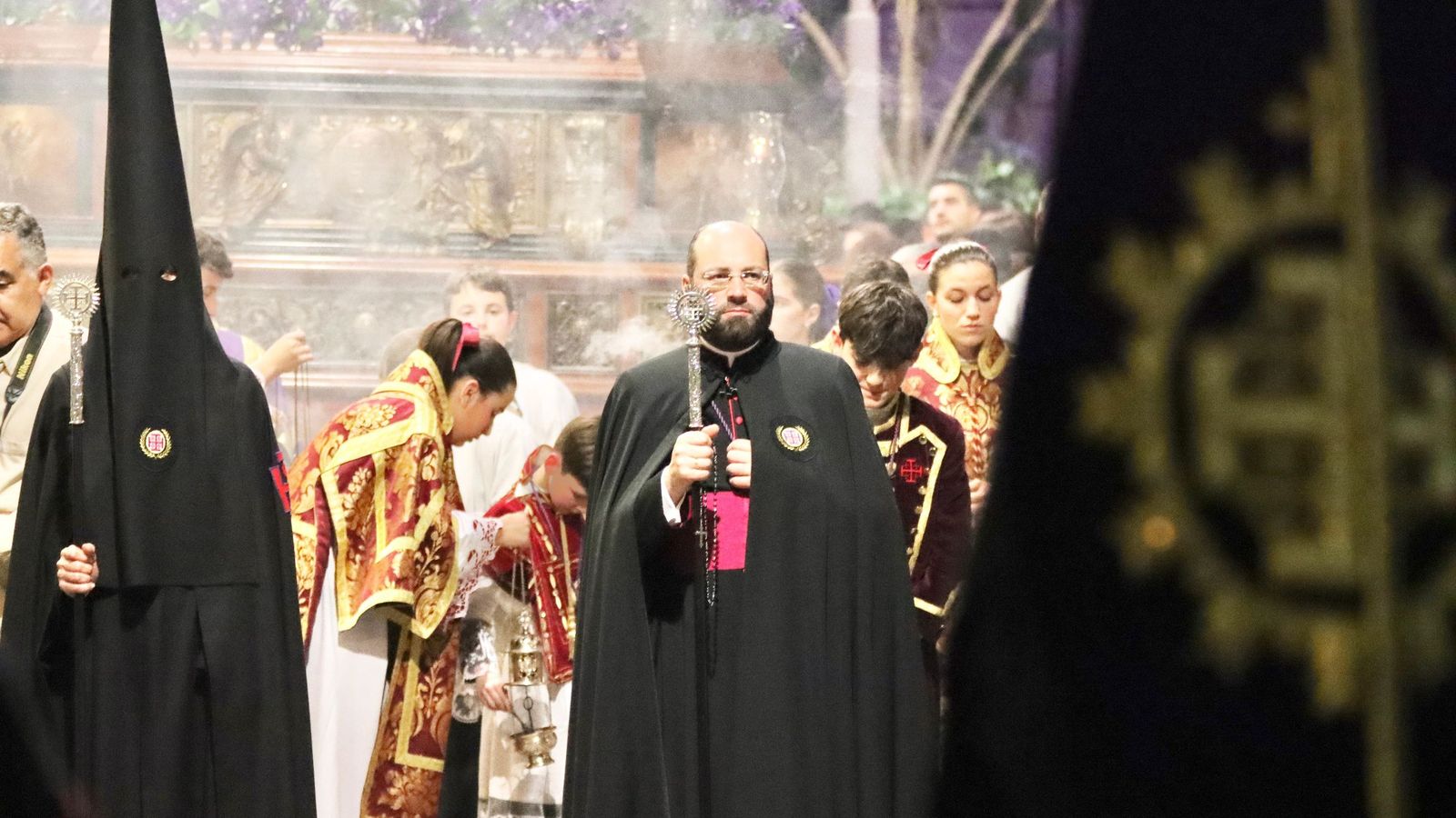 El vicario de Ceuta, Fernández Alcedo, durante la Estación de Penitencia