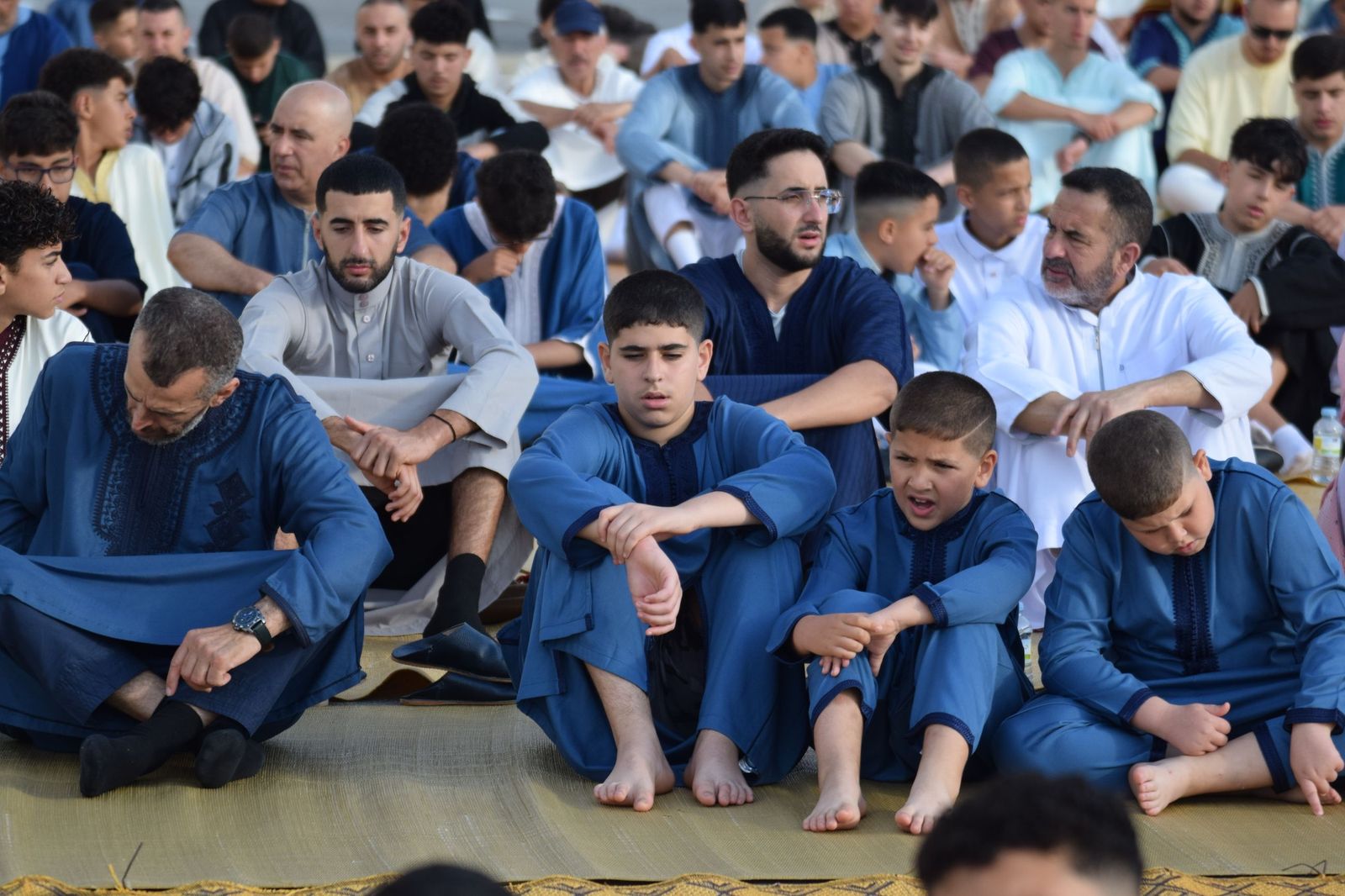 Los musulmanes de Ceuta abrazan la tradicional Musal-la que marca el inicio del Eid al Adha
