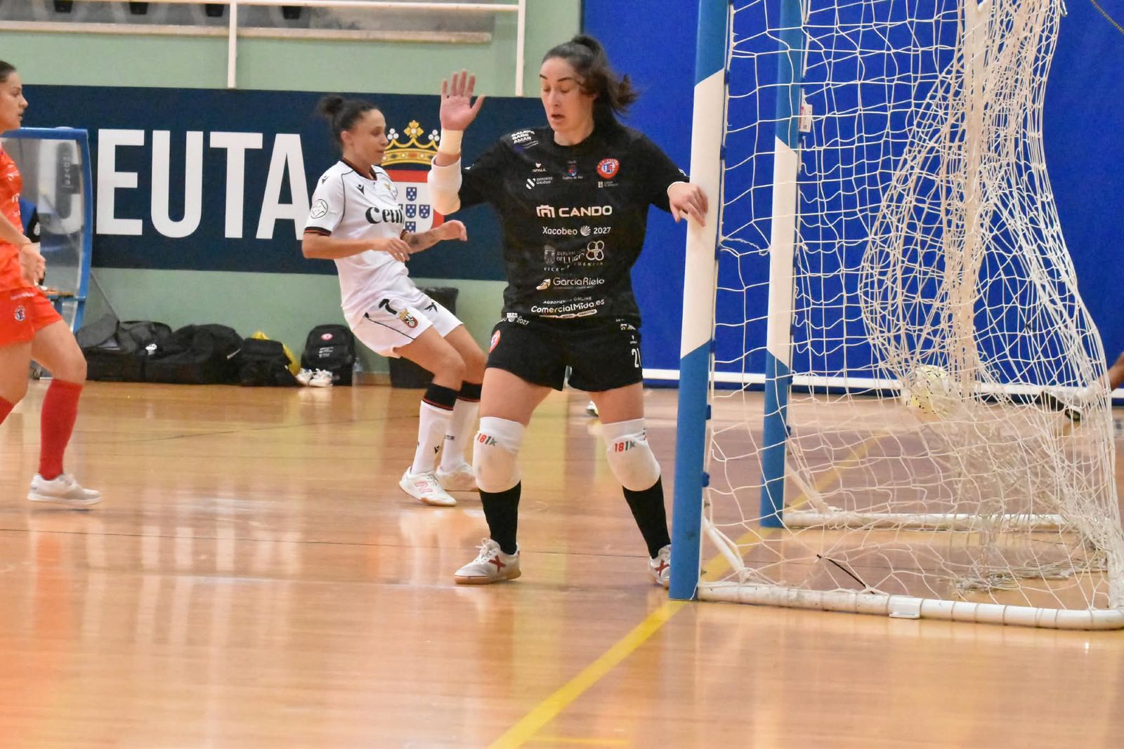 El Ceuta femenino deja escapar una merecida victoria en su debut en casa