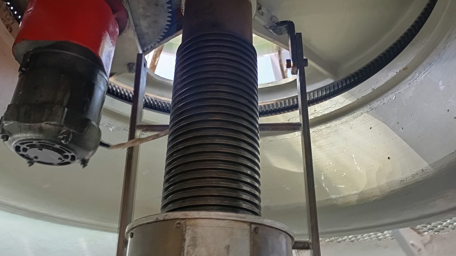 Interior de la lámpara del faro de Punta Almina