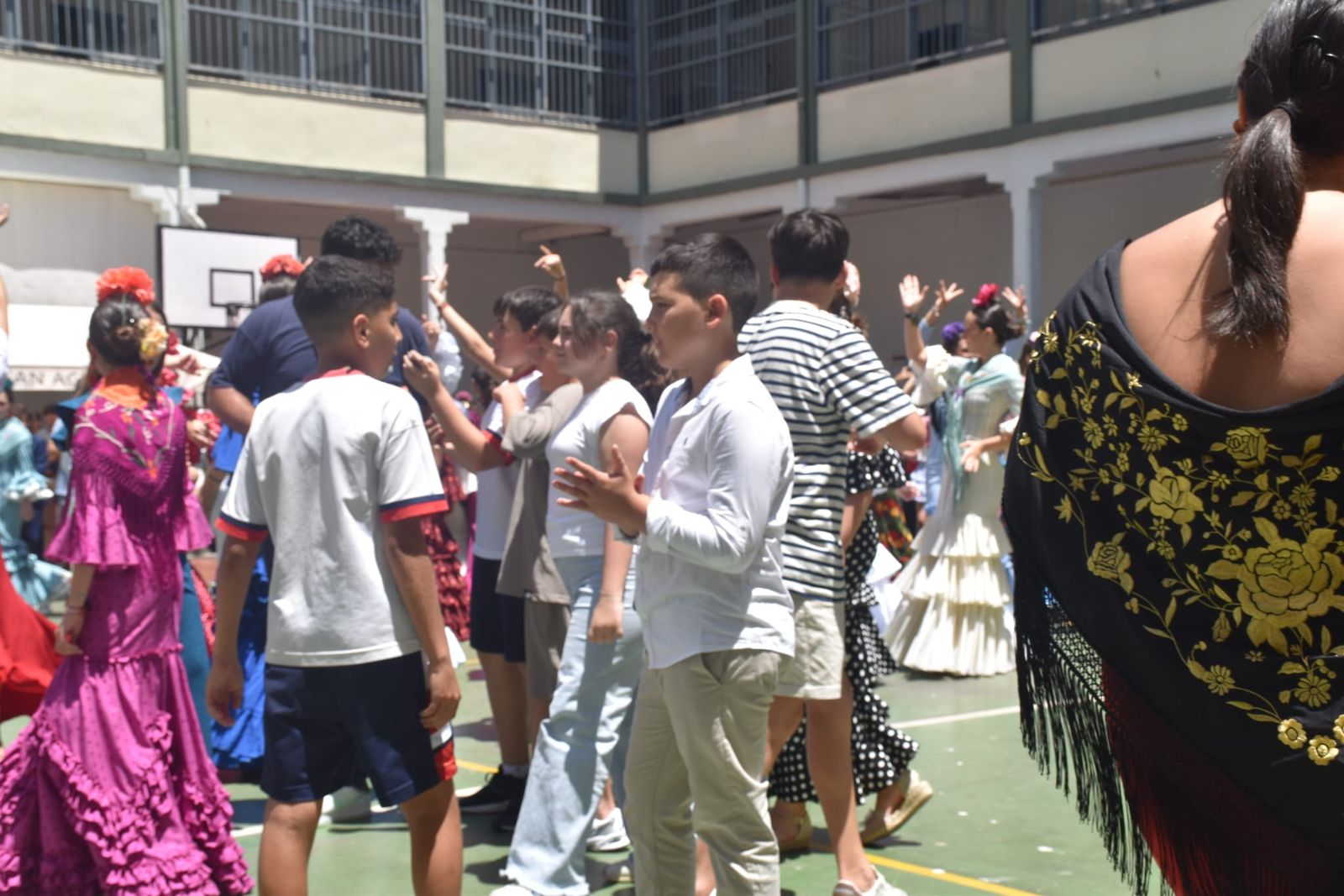 El Colegio de San Agustín disfruta de una feliz jornada solidaria con su Cruz de Mayo