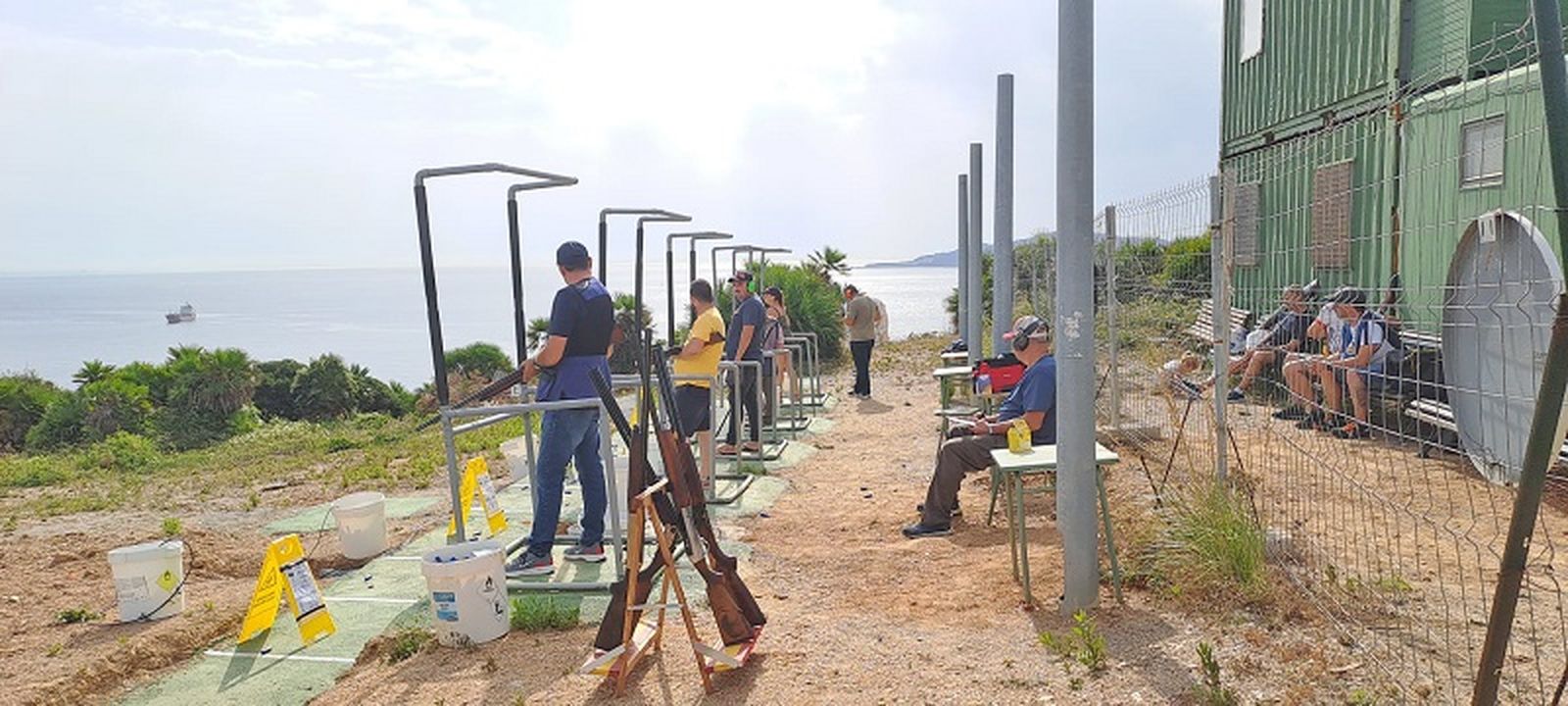 Tiradores en el K-8 "Punta Blanca" el pasado fin de semana. / FOTO CEDIDA
