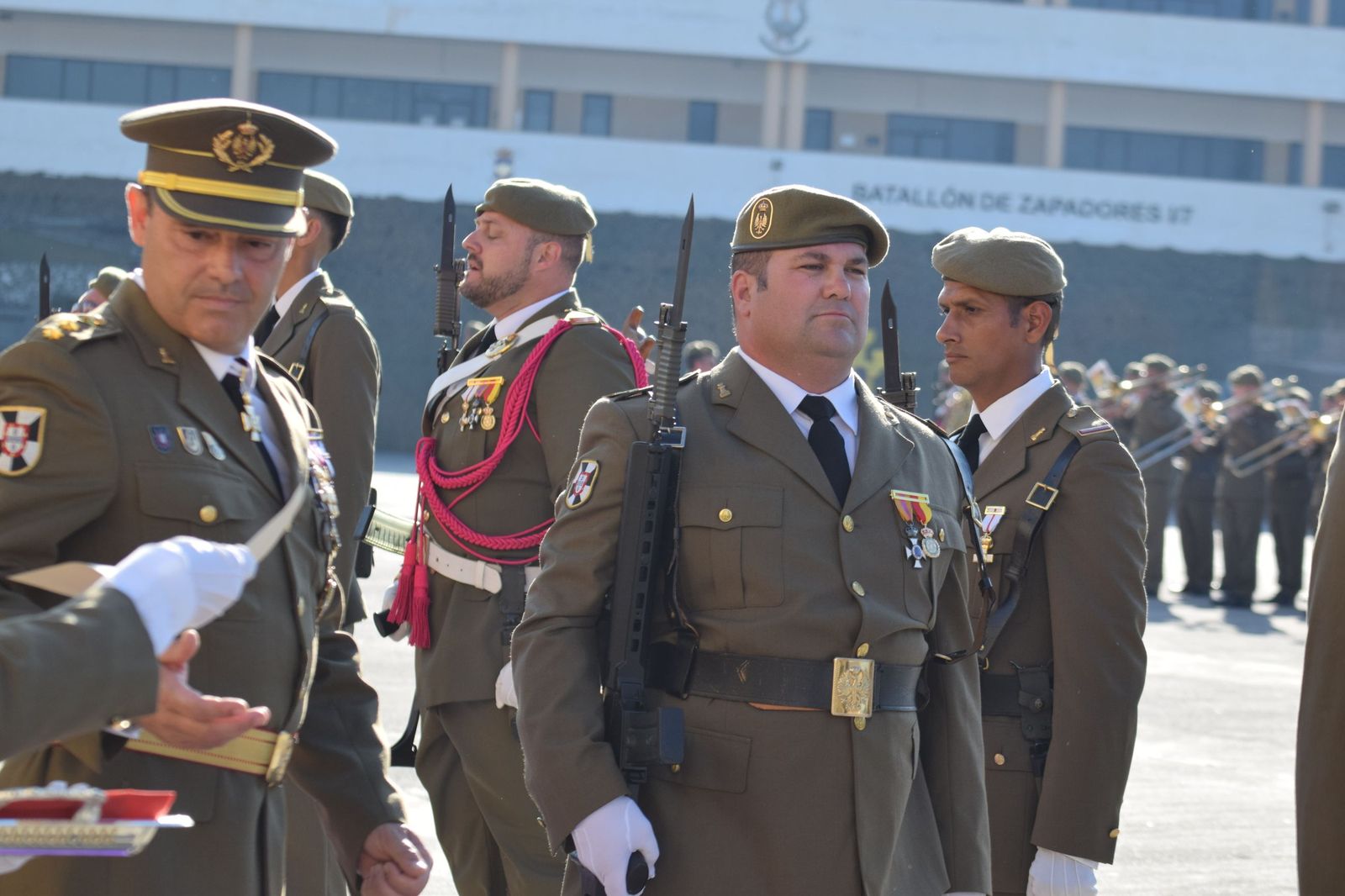 El Regimiento de Ingenieros 7 honra a San Fernando en una solemne parada militar en El Jaral