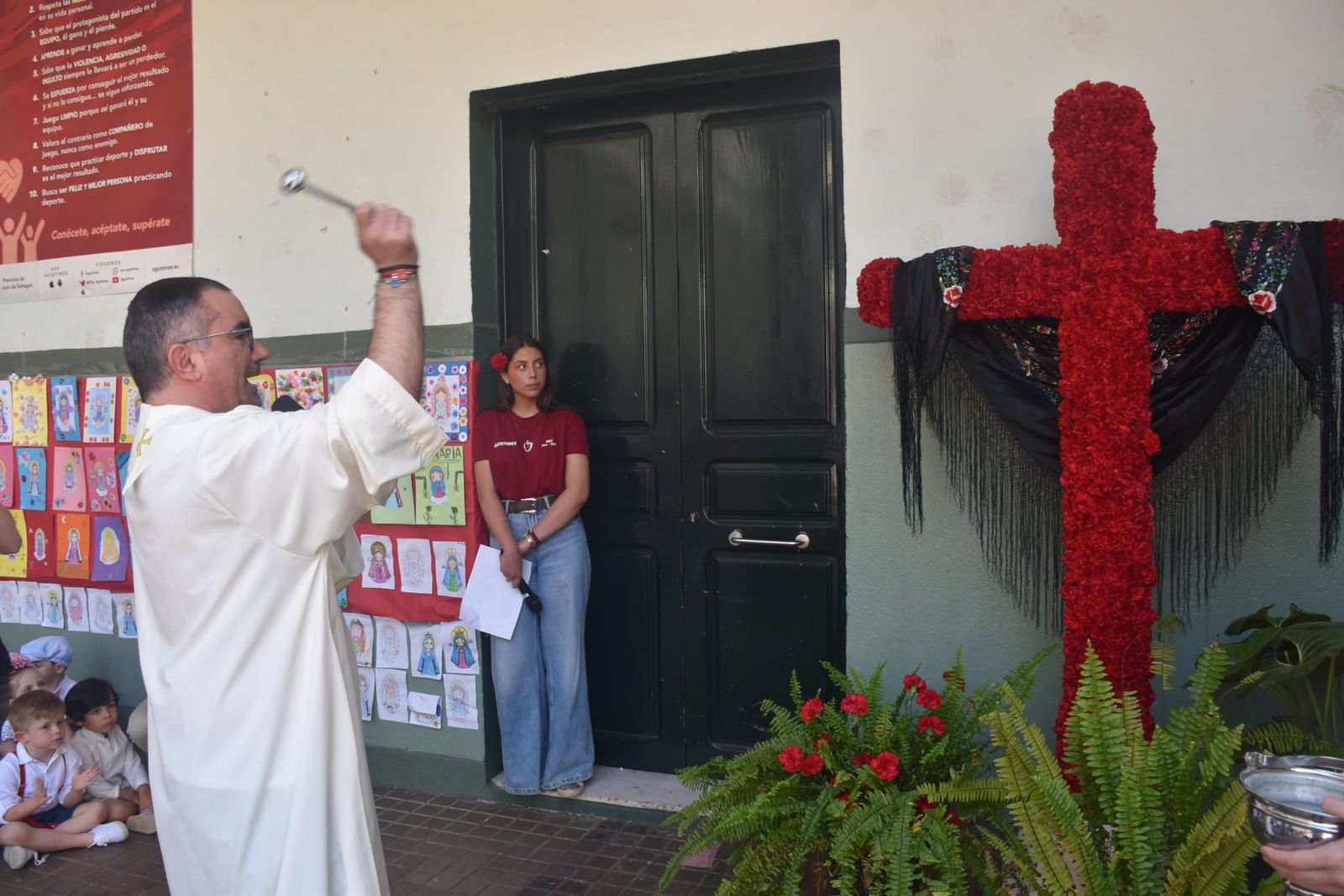 El Colegio de San Agustín disfruta de una feliz jornada solidaria con su Cruz de Mayo